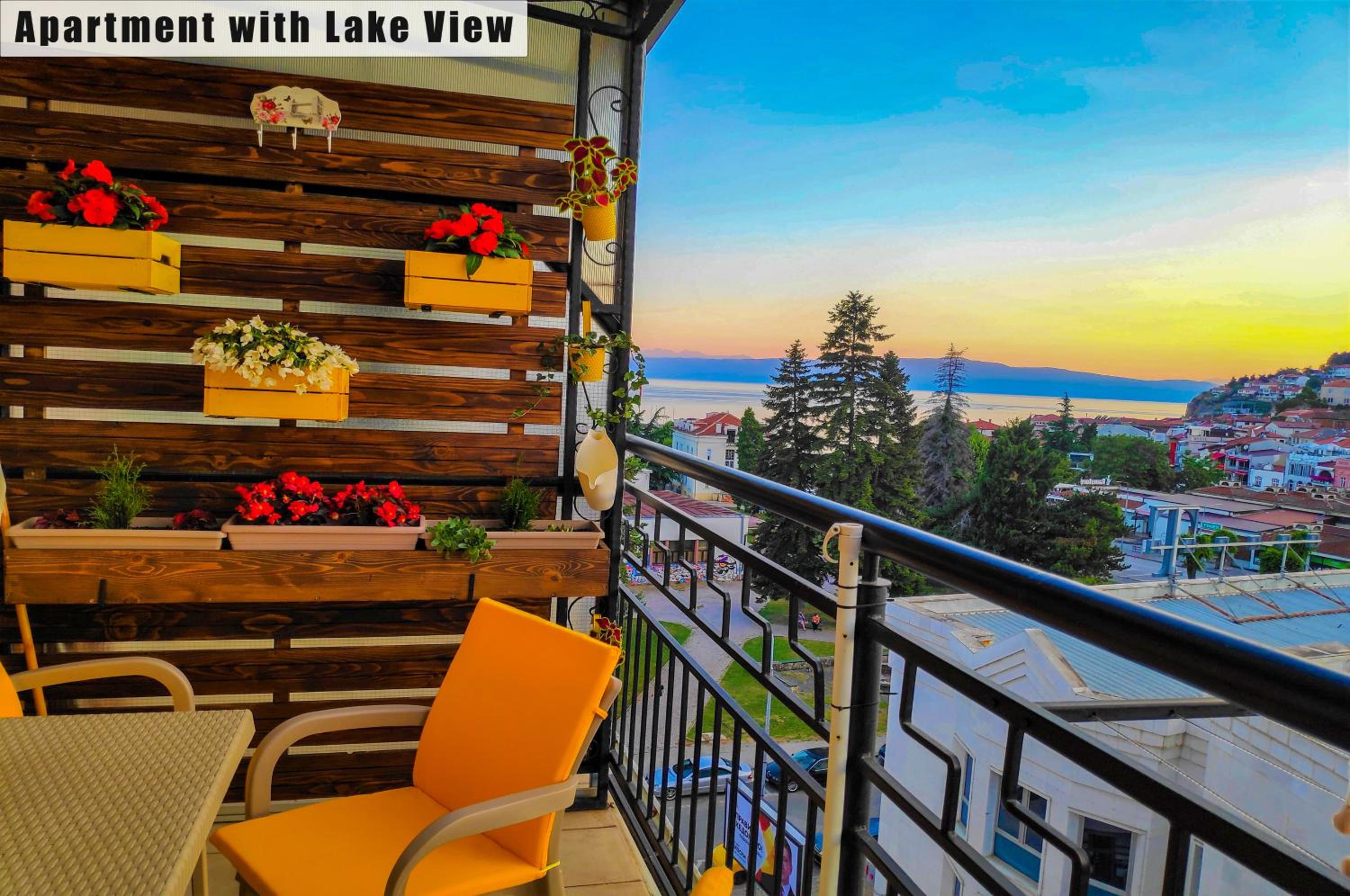 Apartment with Lake View photo 2