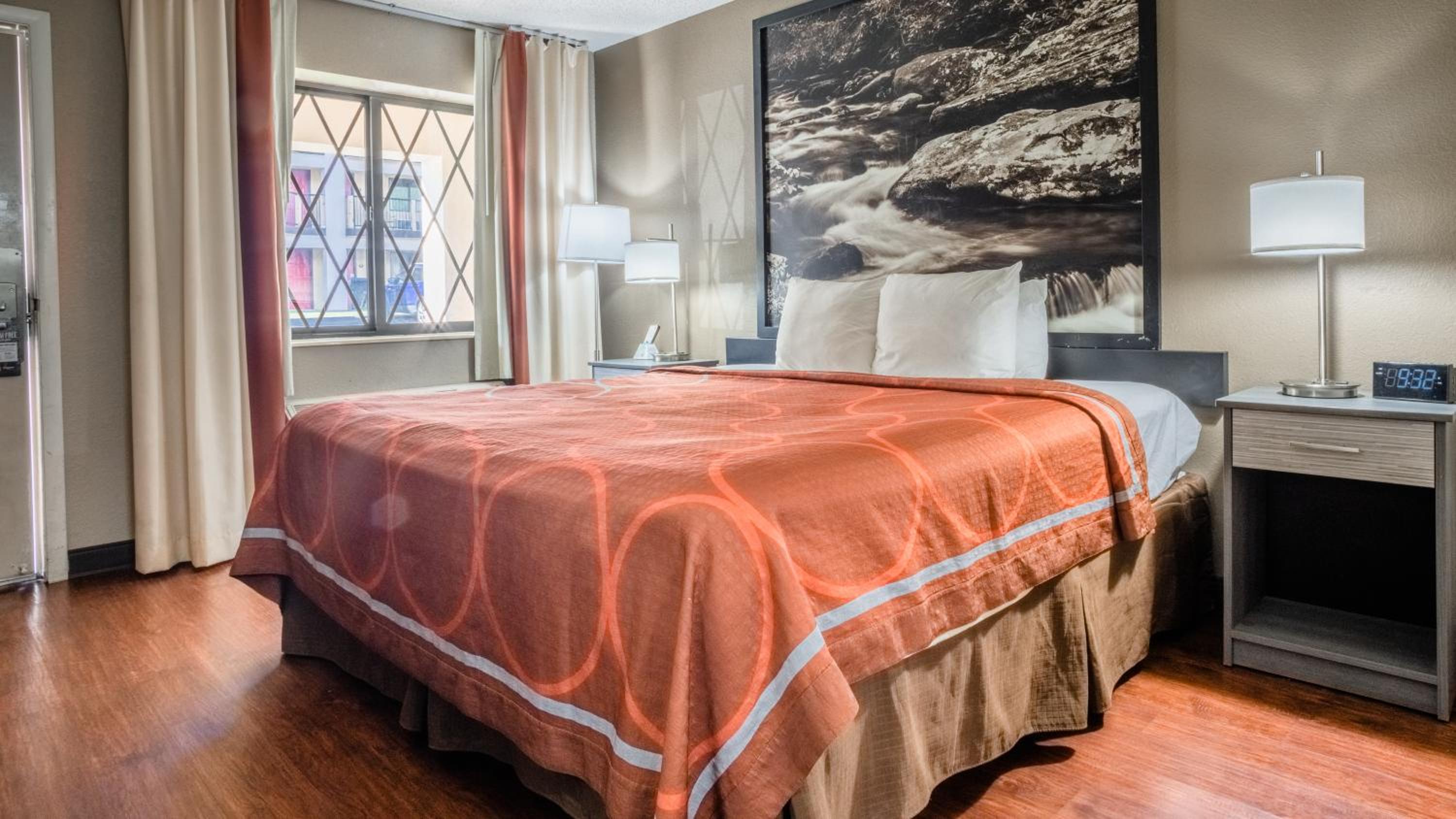 King Room - Non-Smoking - Photo 5