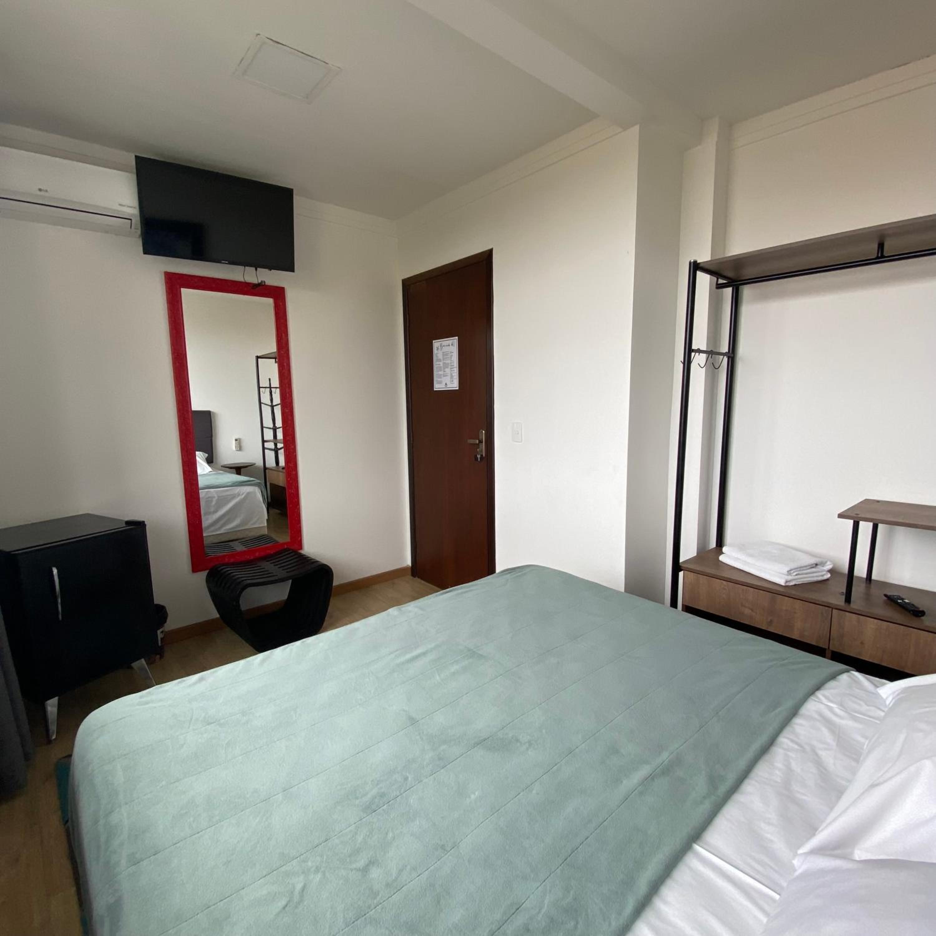 Queen Room photo 1