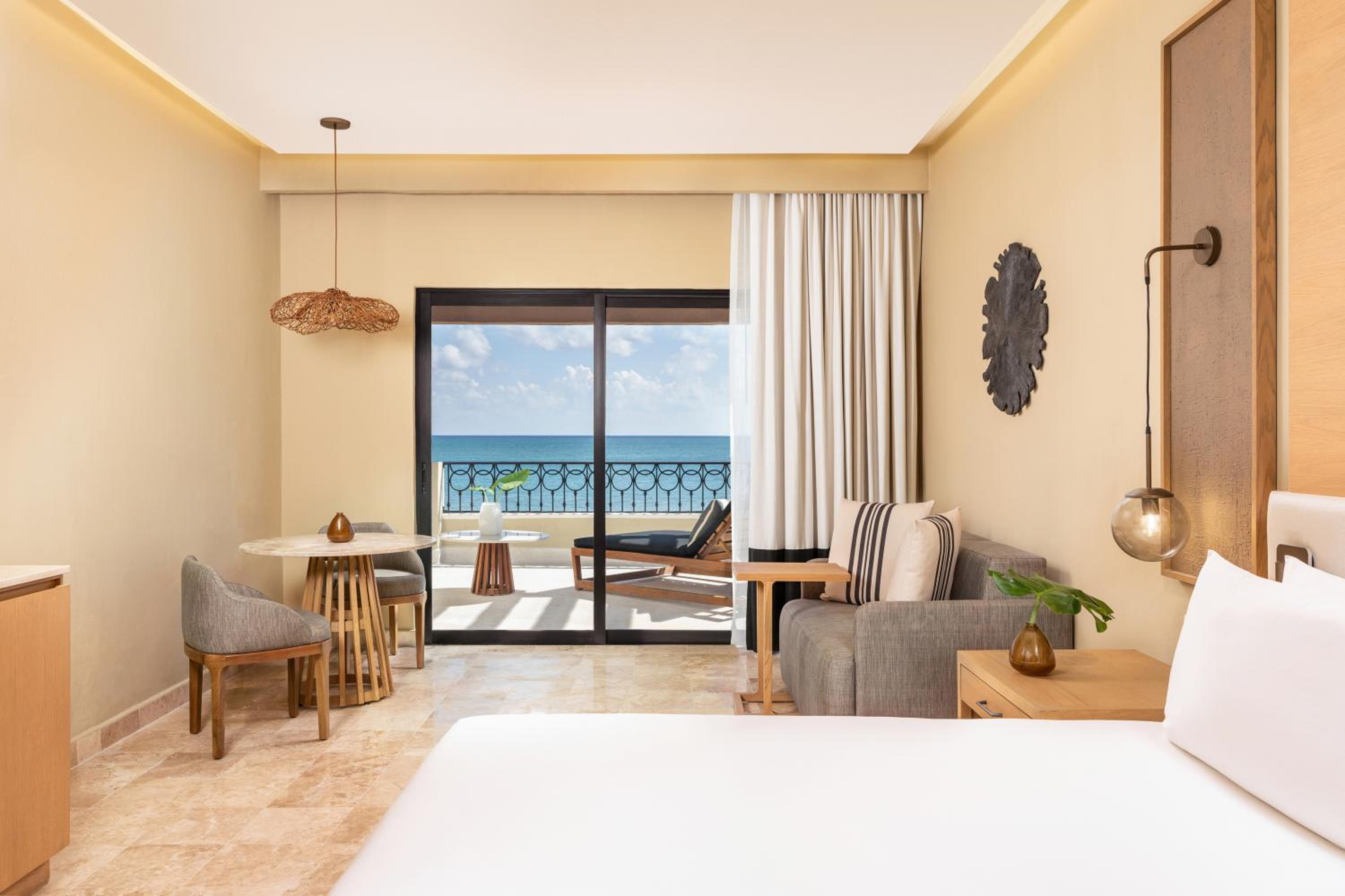 King Junior Suite with Ocean Front View - Photo 5