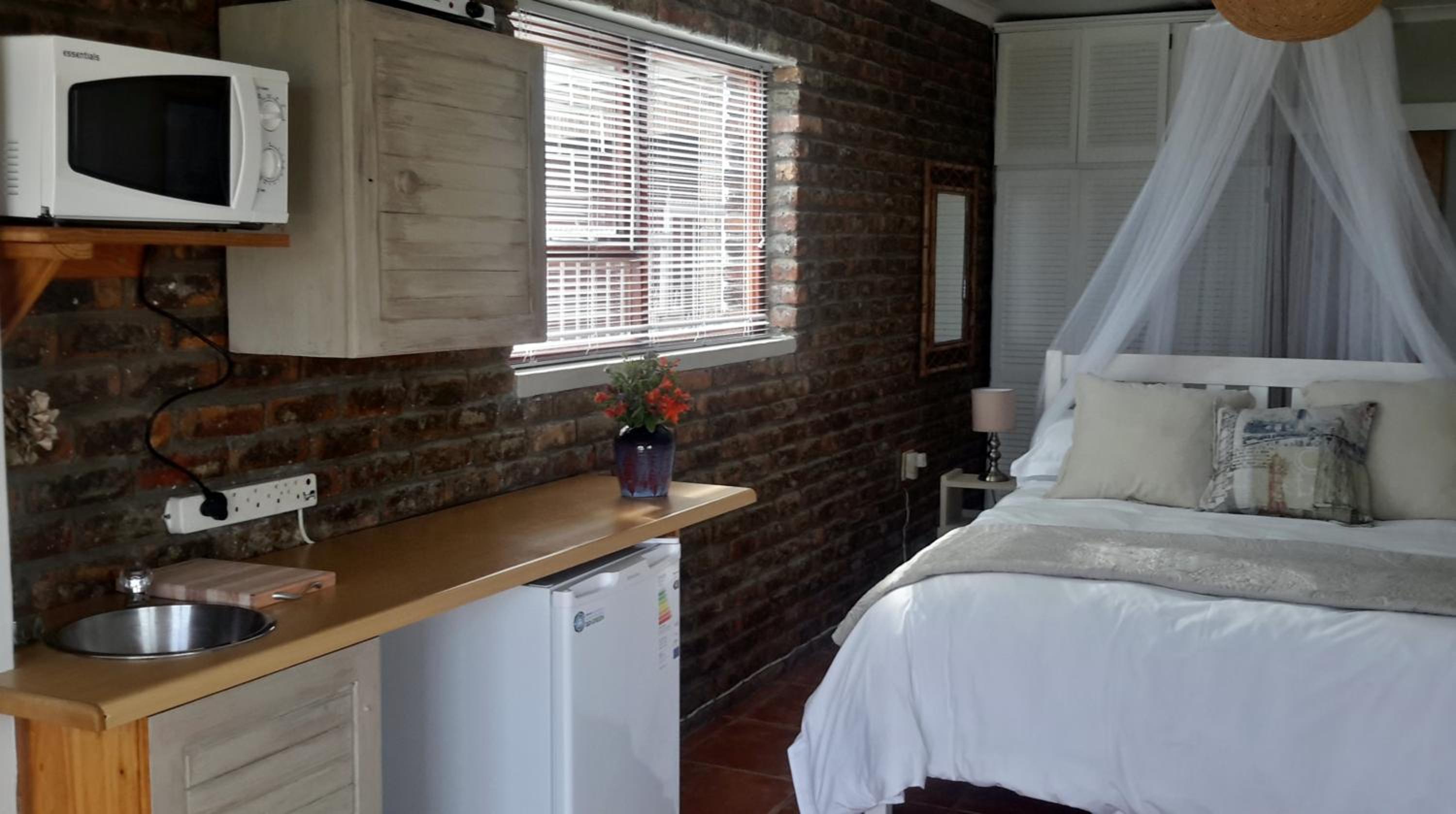 One-Bedroom Apartment - Sea Front - Photo 18