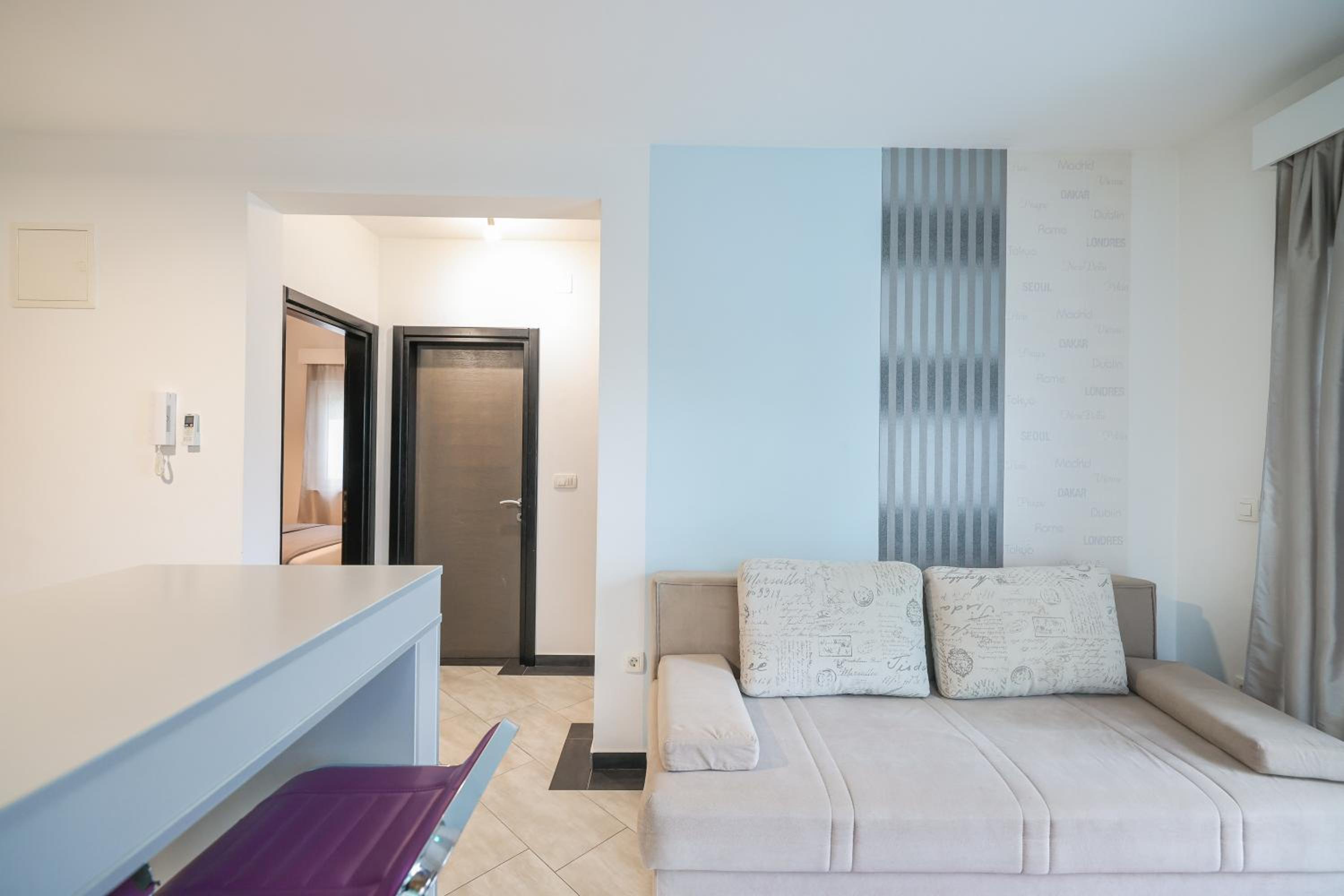 Deluxe Two-Bedroom Apartment Ground Floor with Pool View