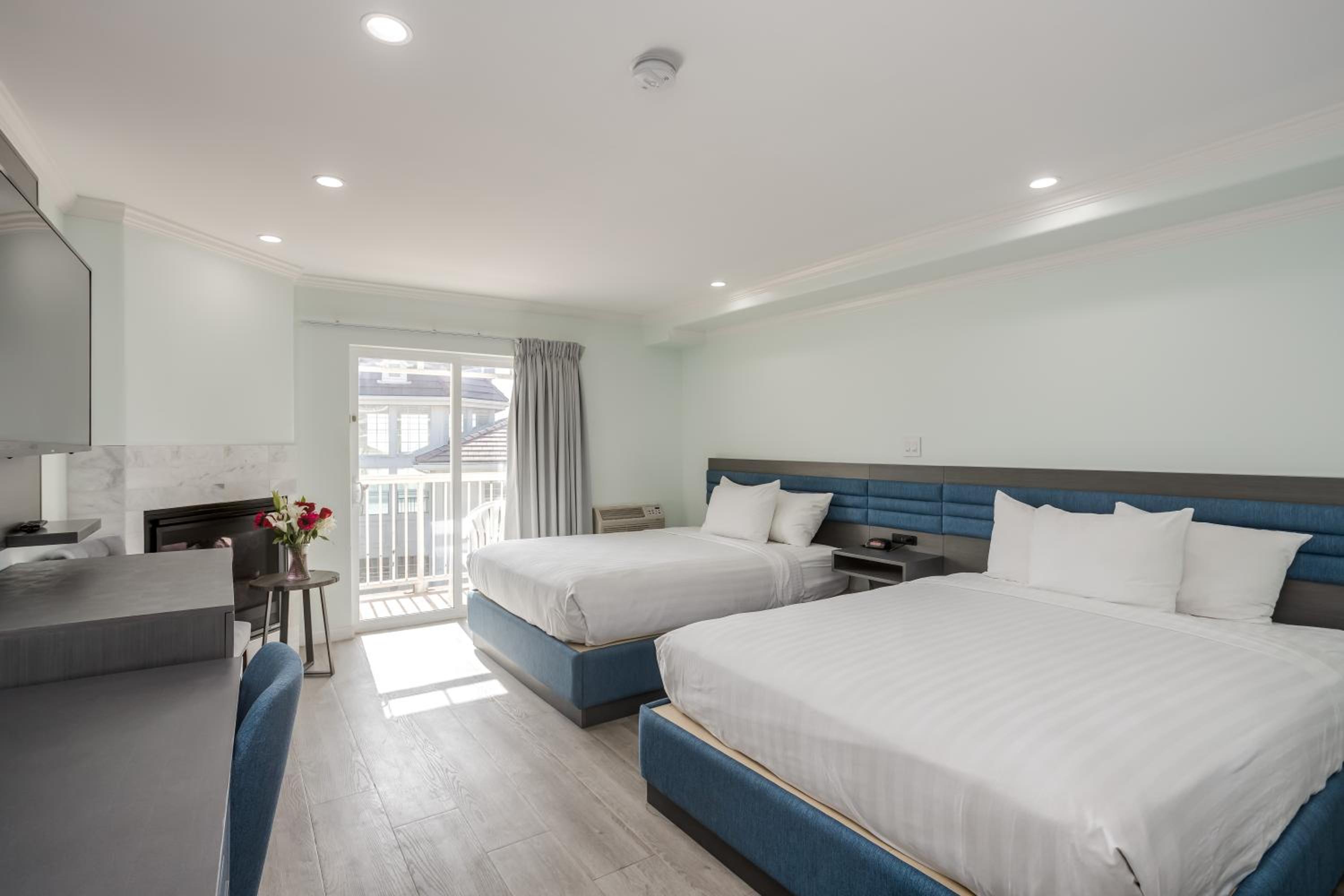 Quadruple Room - Photo 1