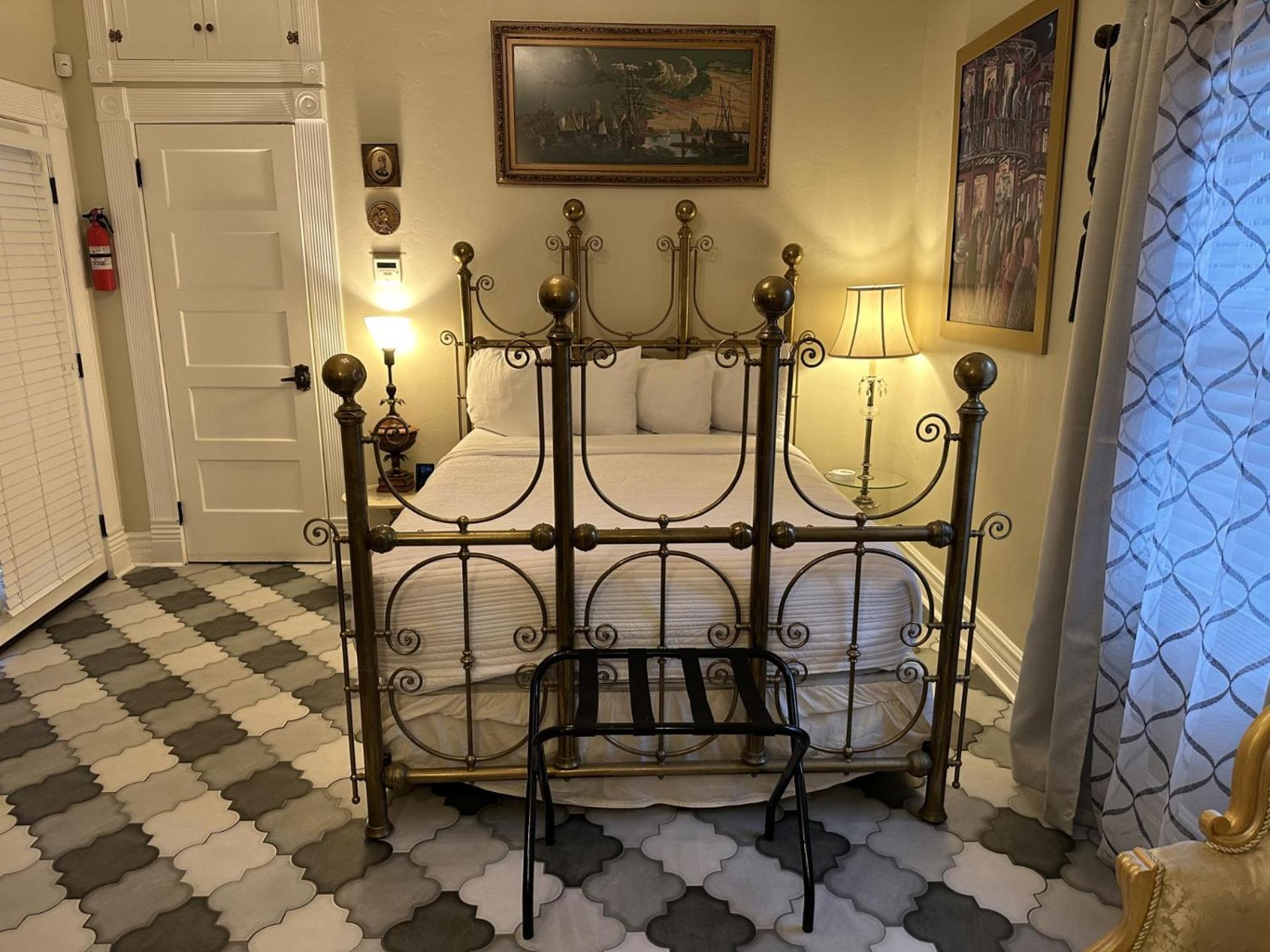 Queen Room with Garden View