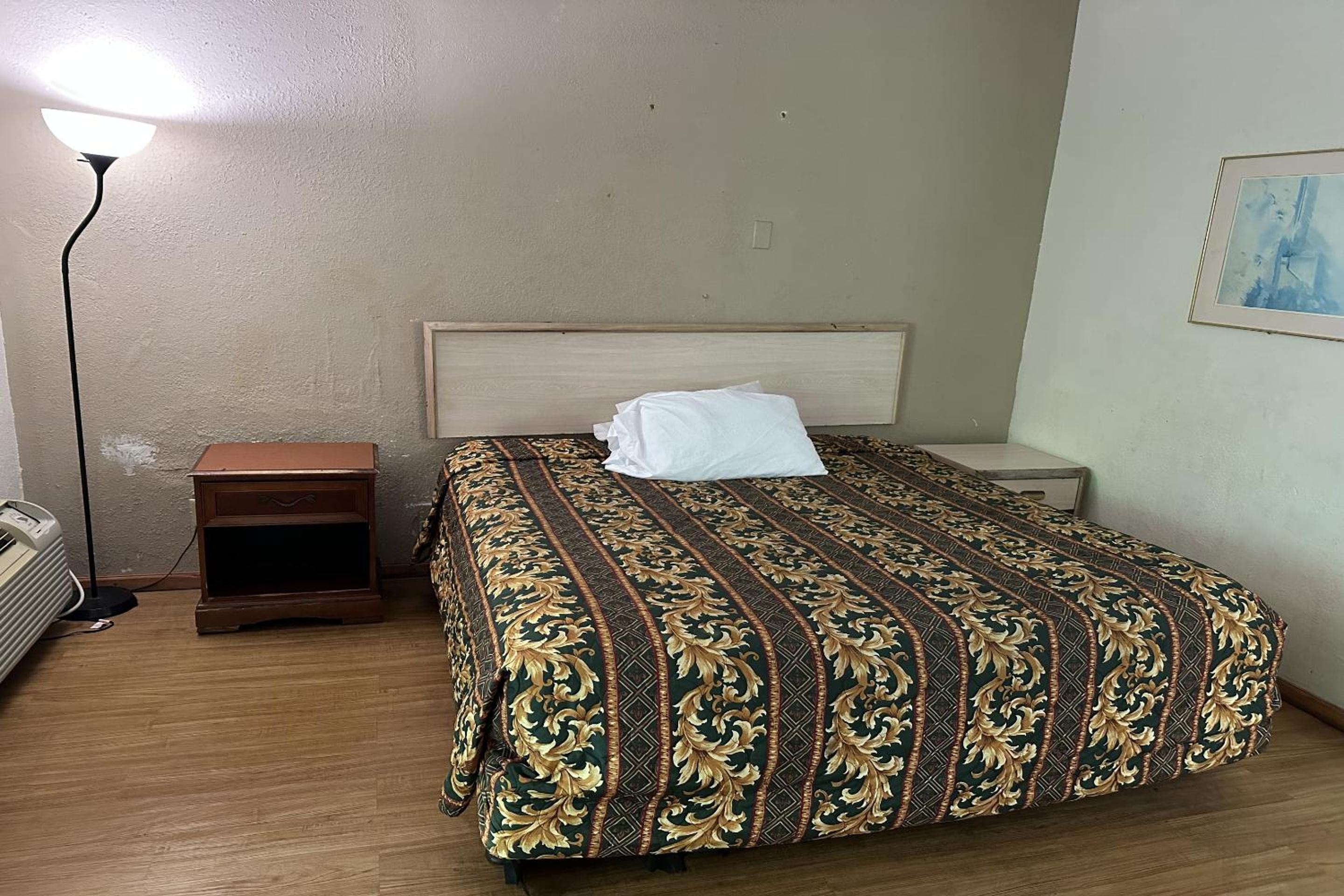 Queen Bed Non-Smoking