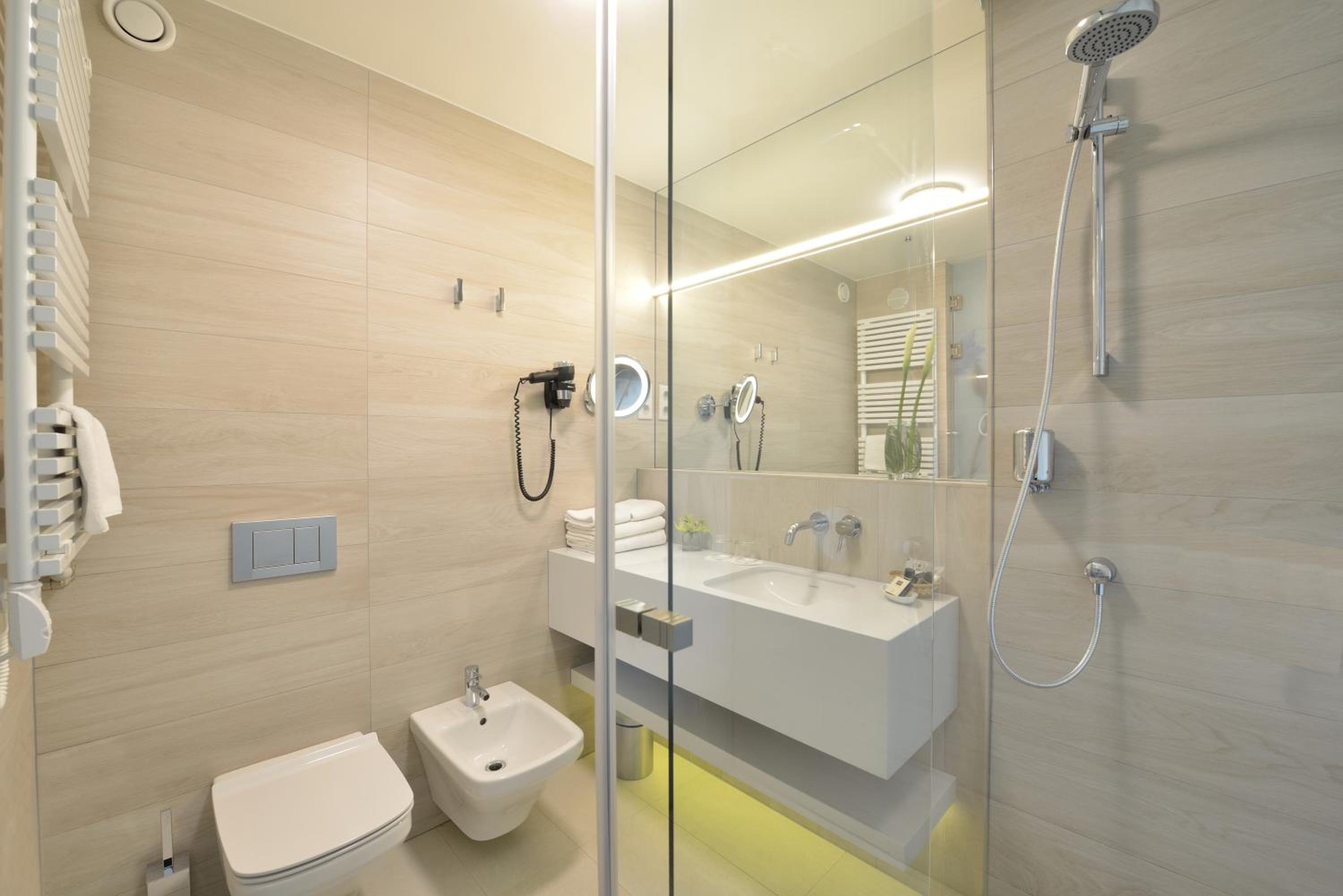 Premium Double Room with Wellness and Fitness Access thumbnail 5