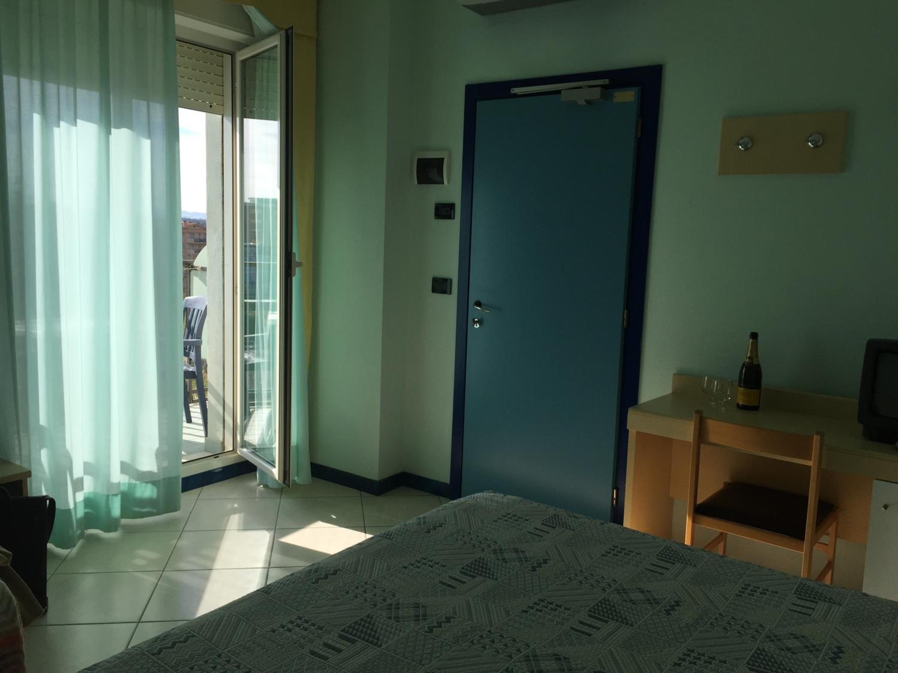 Twin Room - Photo 1