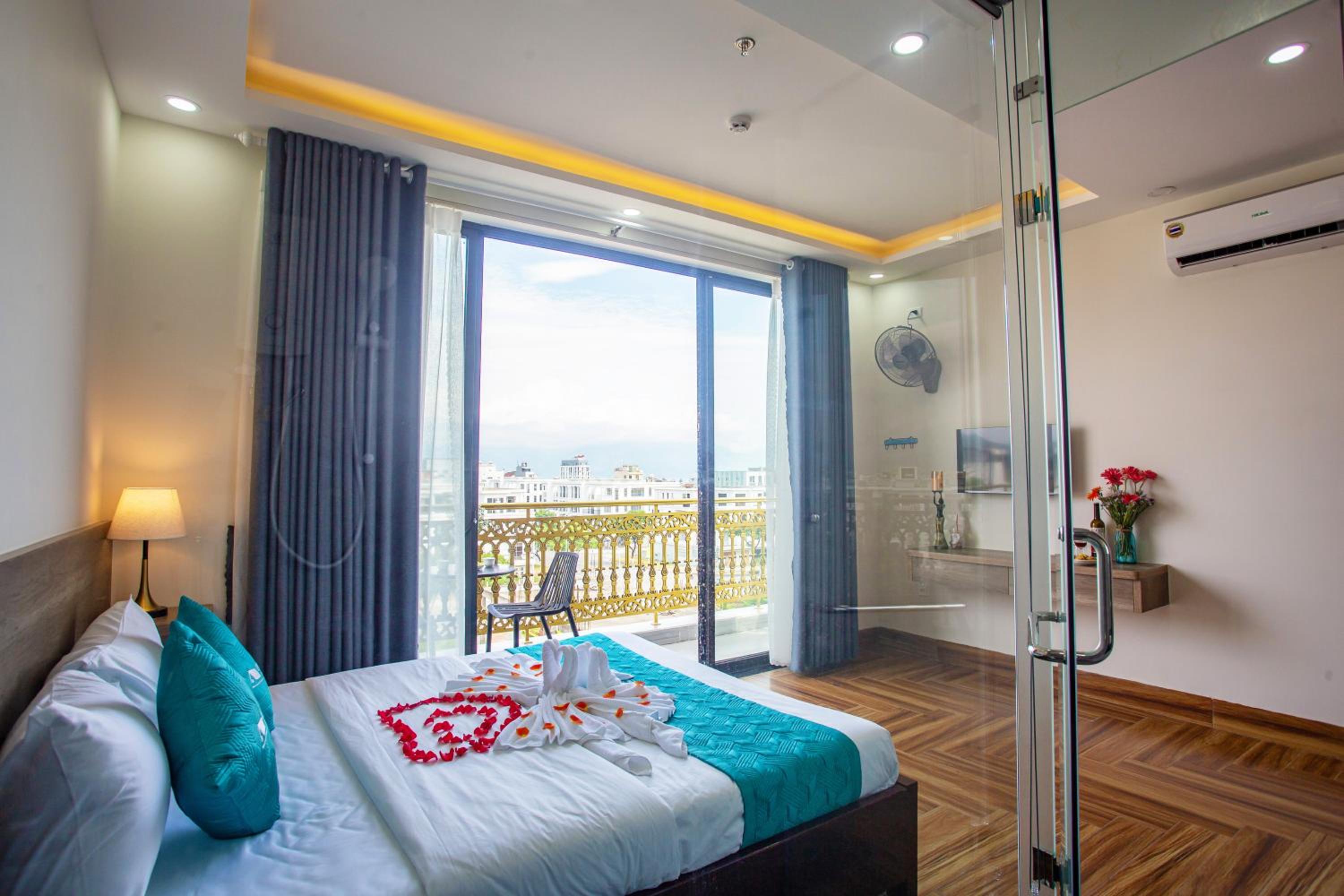 Deluxe Double Room with Balcony