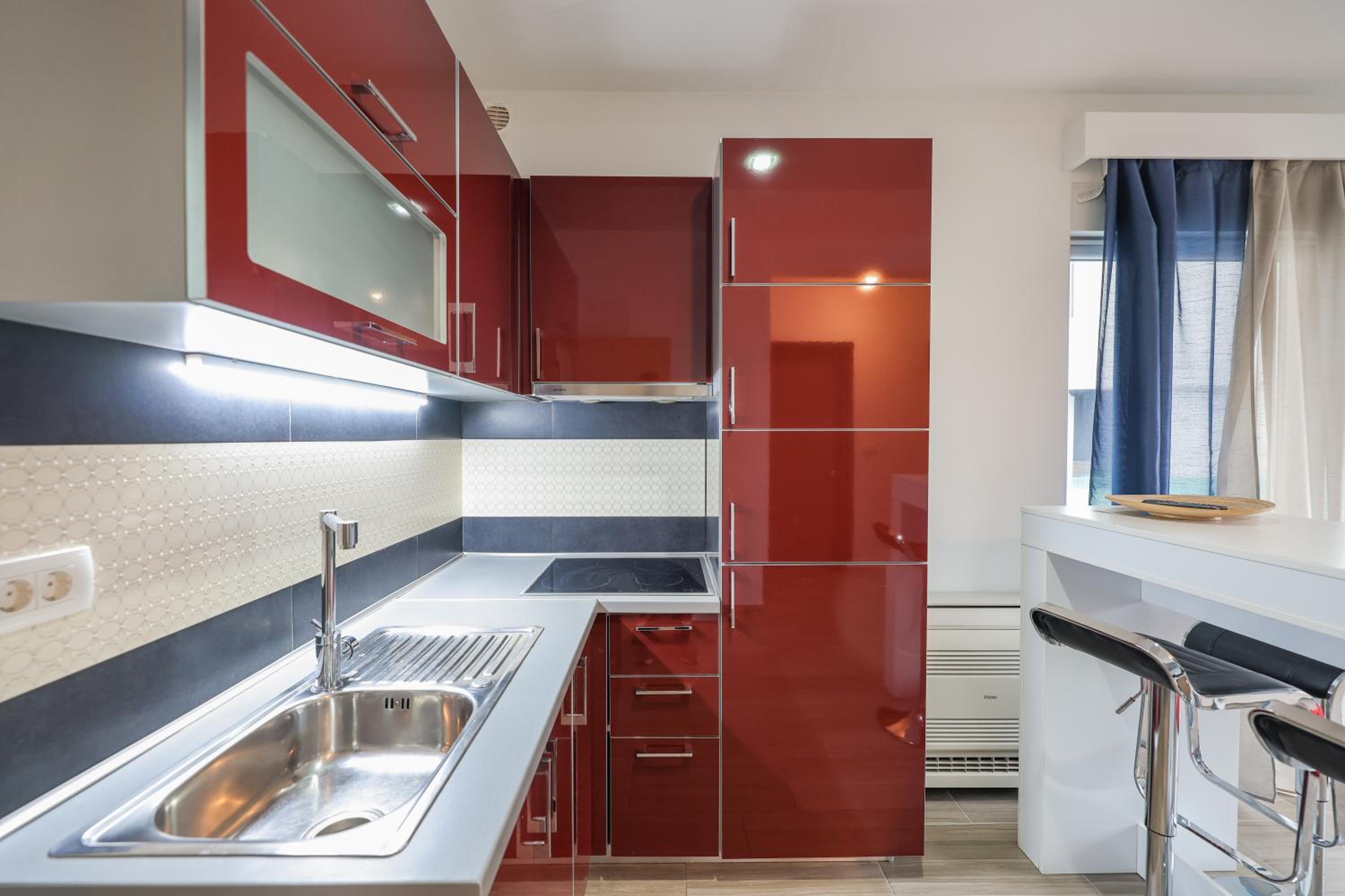 Deluxe Two-Bedroom Apartment with Pool View photo 3