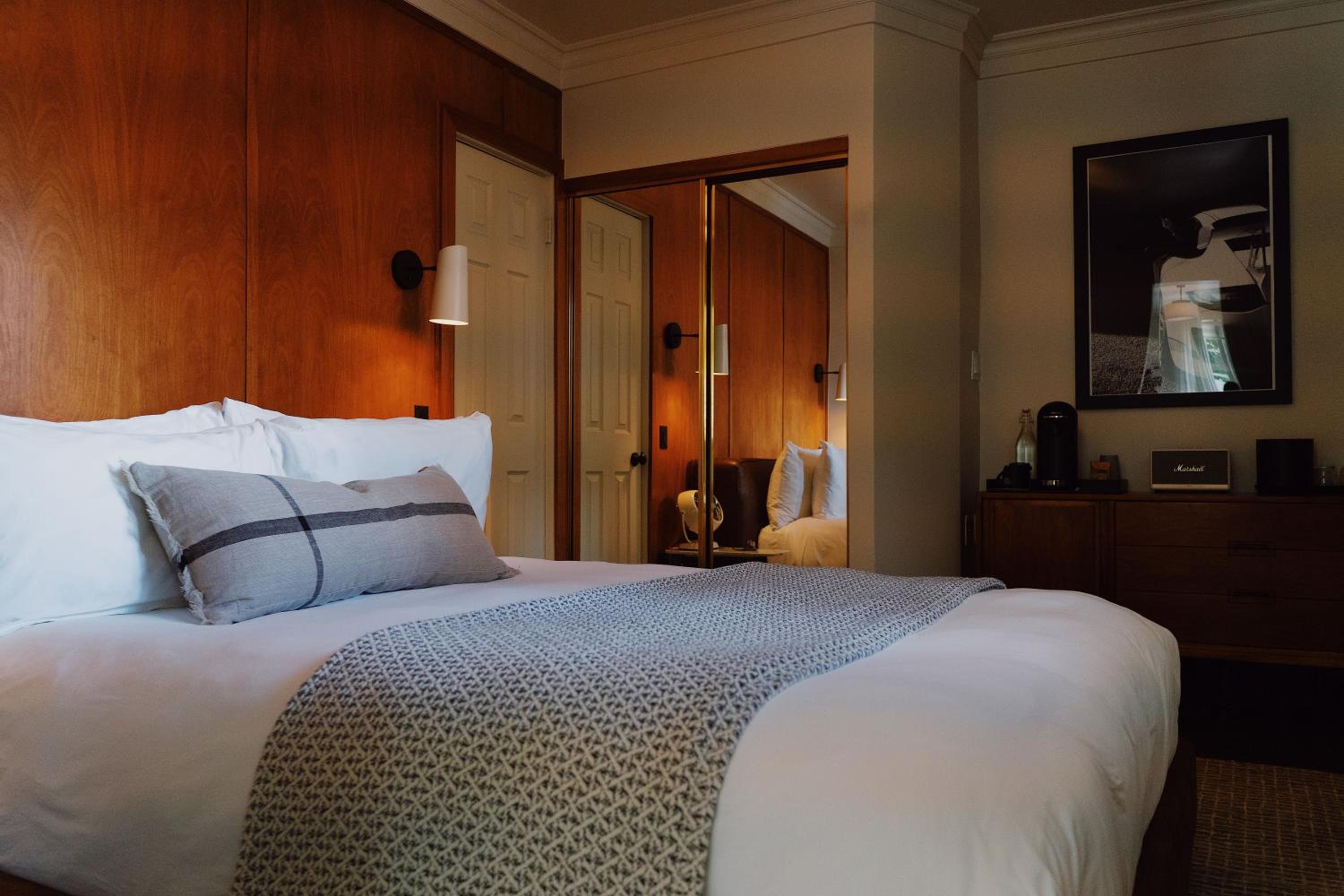 Deluxe Queen Room - Photo 3