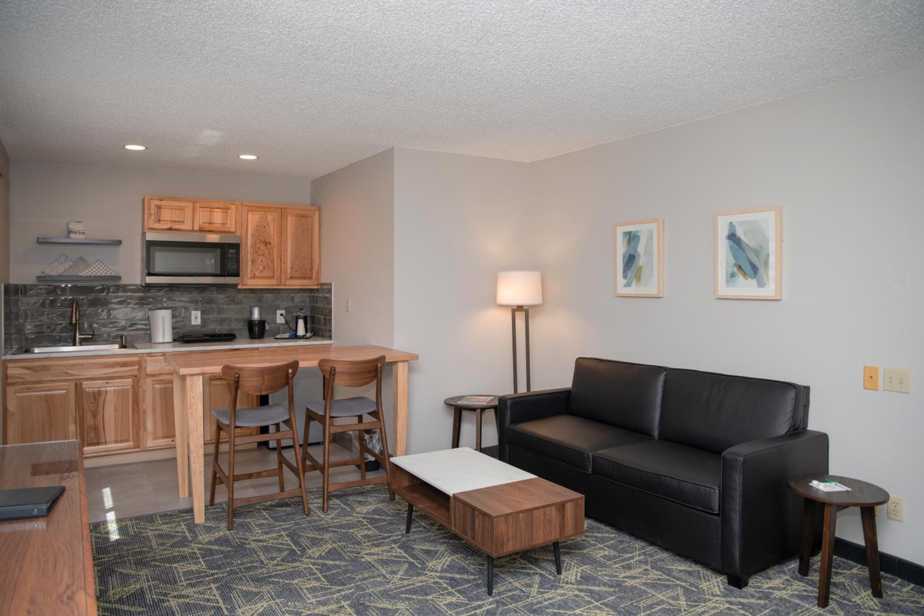 King Suite with Sofa Bed - Non-Smoking - Photo 4
