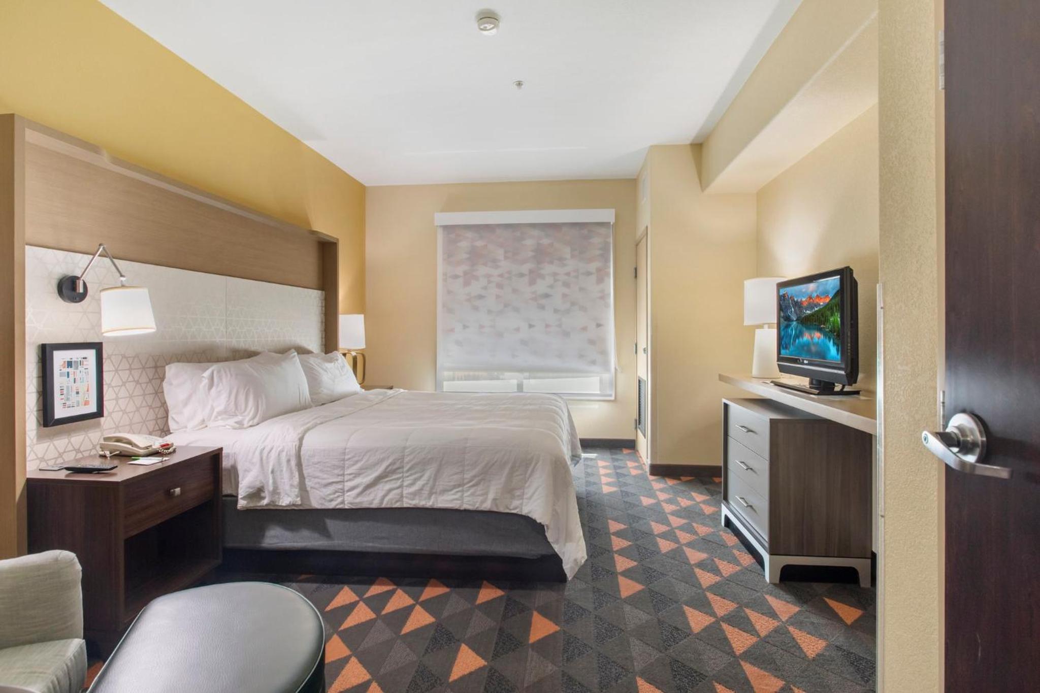 Standard King Room - Photo 3