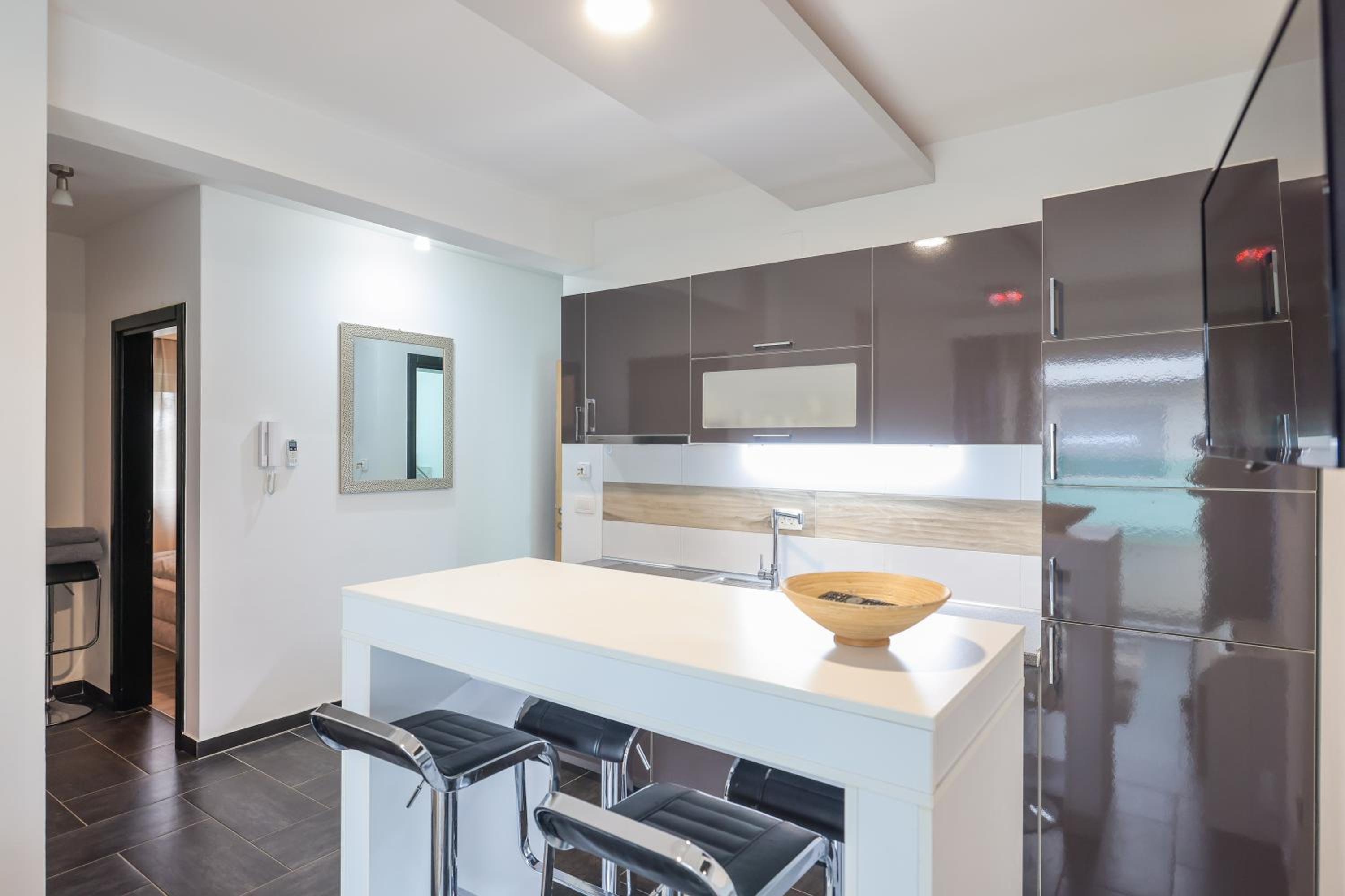 Deluxe Two-Bedroom Apartment with Balcony and Pool View - First Floor photo 2