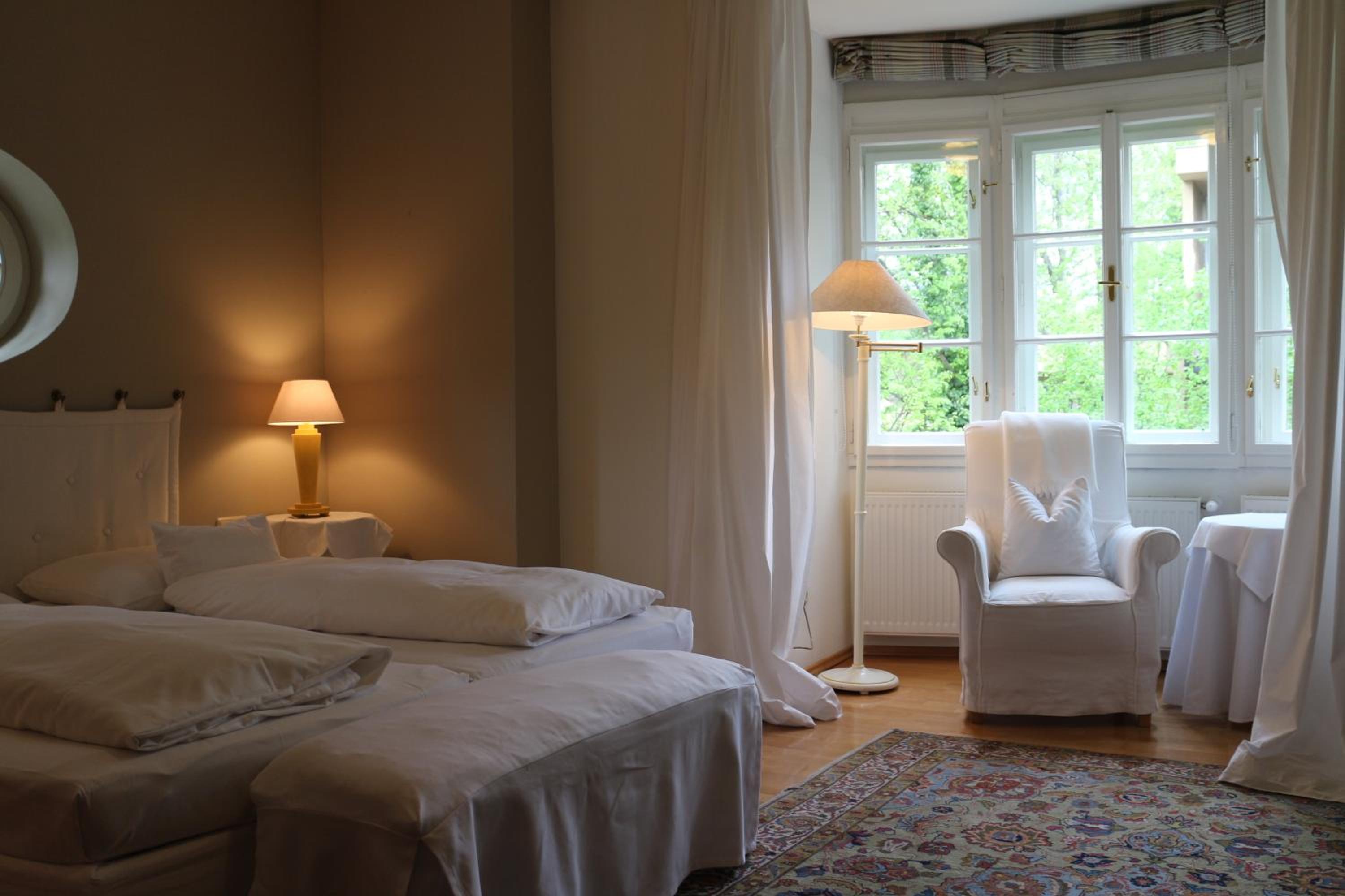Double or Twin Room with Garden View - Photo 3