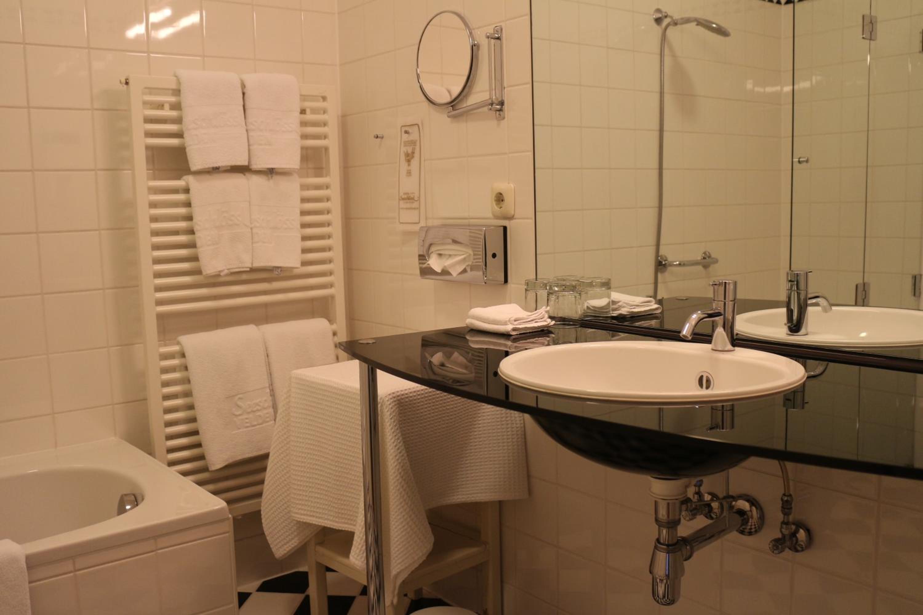 Double or Twin Room with Garden View - Photo 4