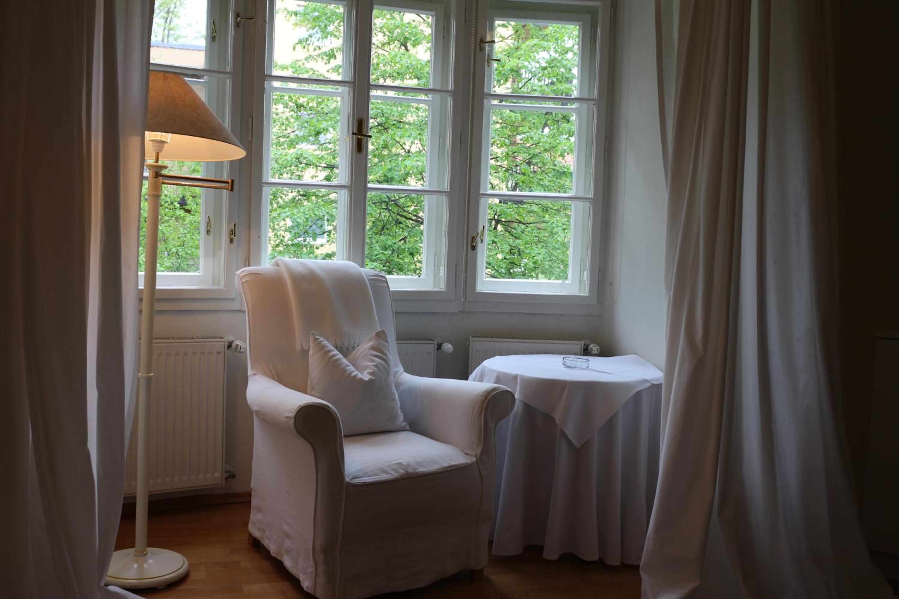 Double or Twin Room with Garden View - Photo 6