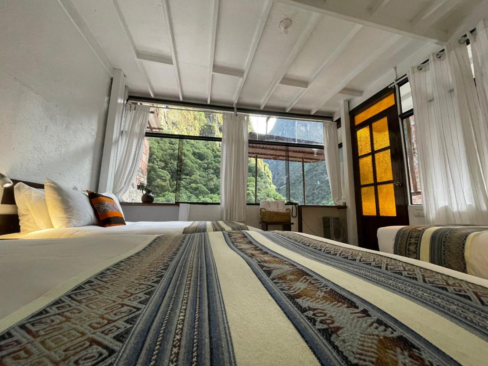 Family Room With Mountain And River View  photo 2
