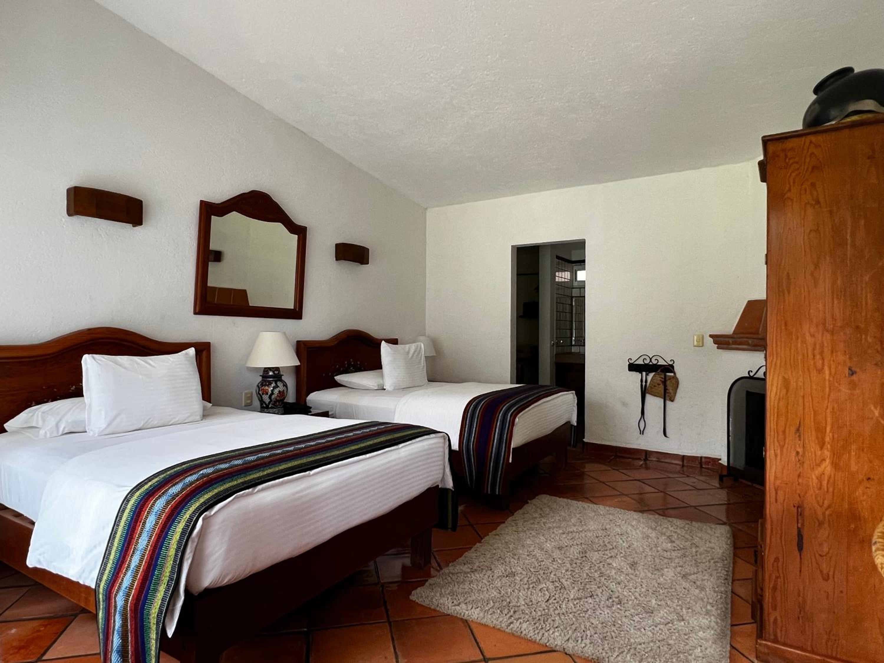 Double Room with Two Double Beds - Photo 3
