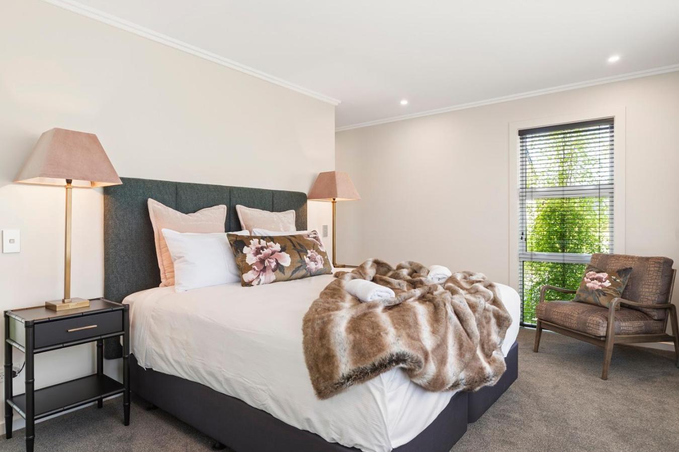 Four-Bedroom House photo 2