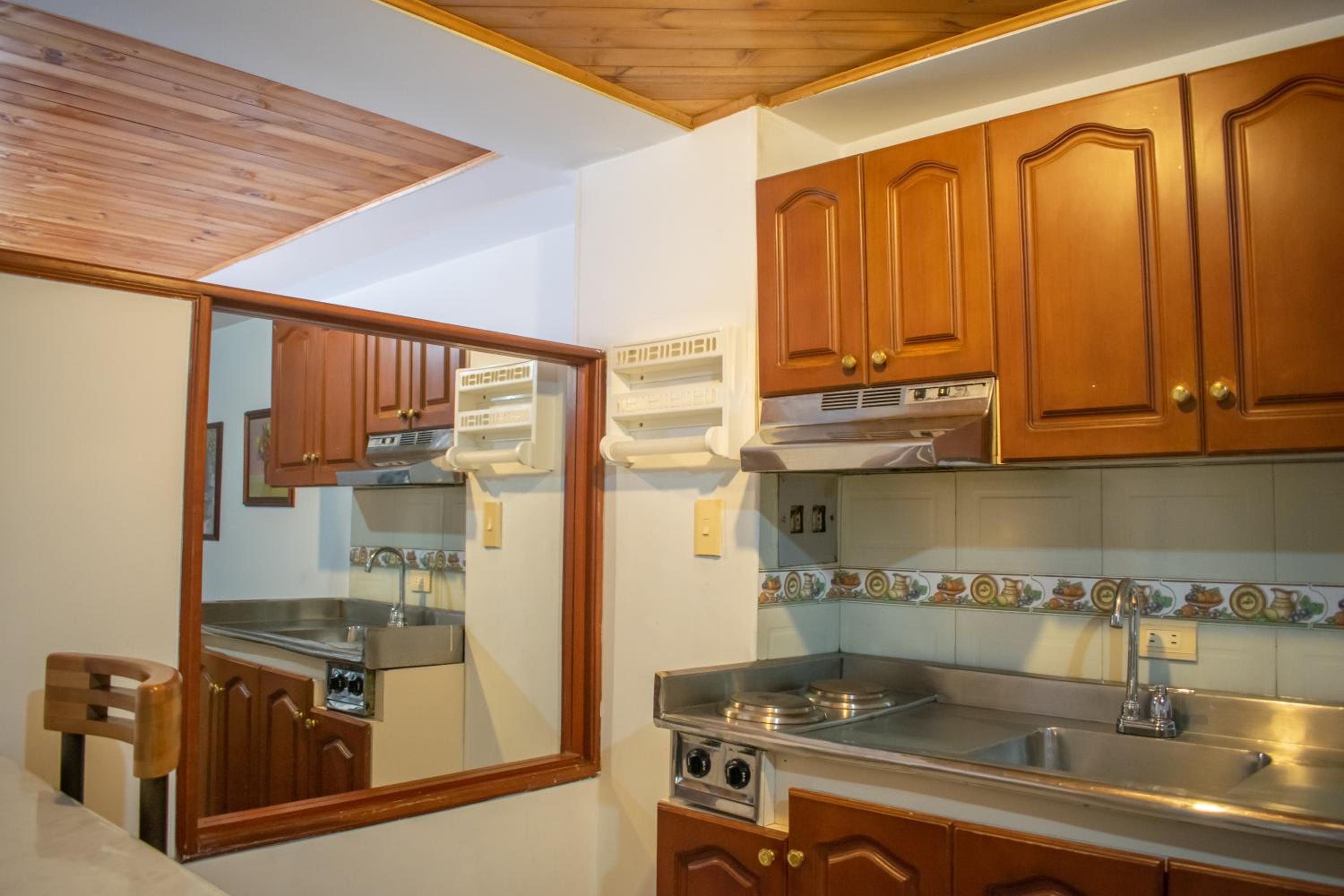 One-Bedroom Apartment - Photo 3