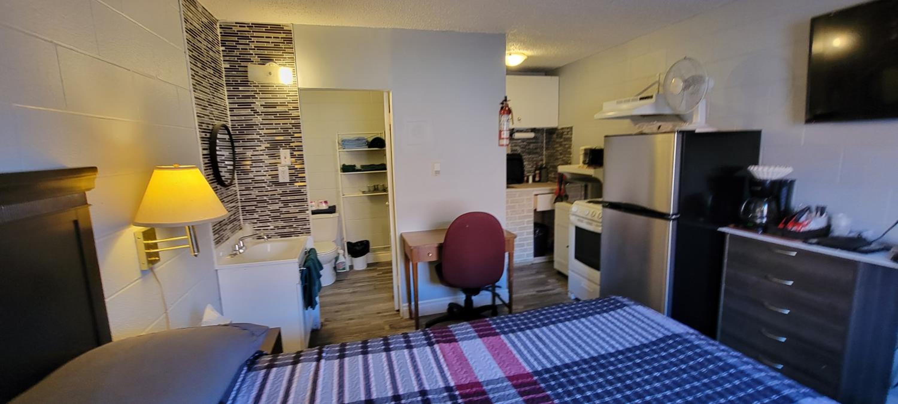 Queen Room photo 2