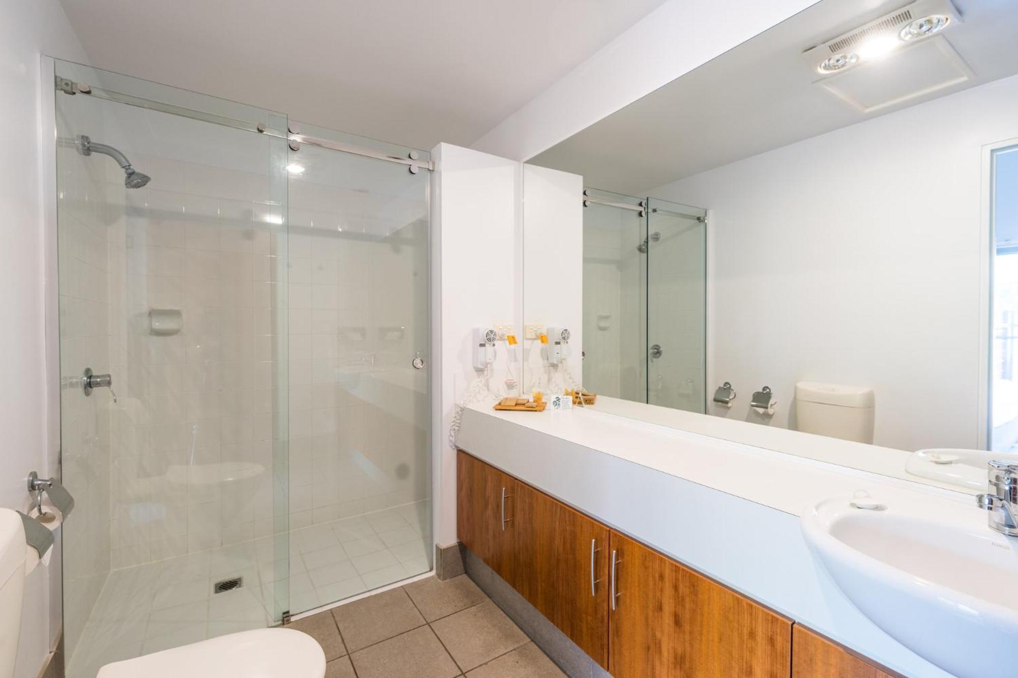 One-Bedroom Apartment - Photo 3