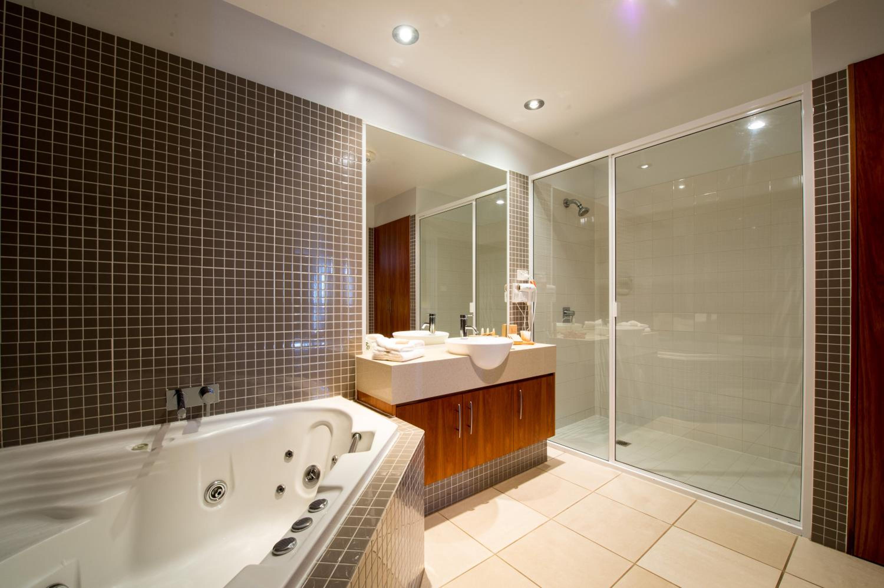 One-Bedroom Executive Apartment - Photo 9