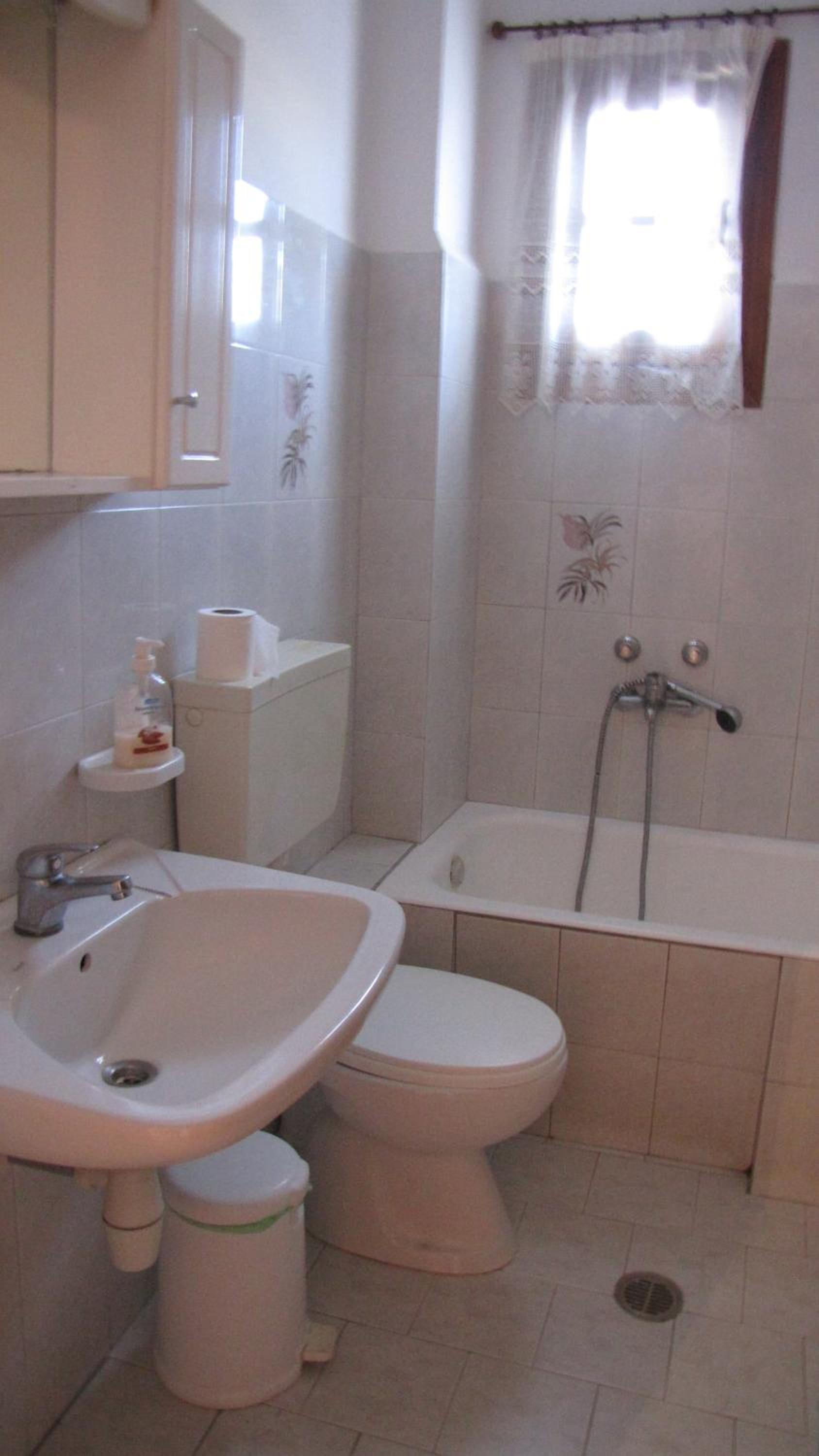 Two-Bedroom Apartment - Photo 2