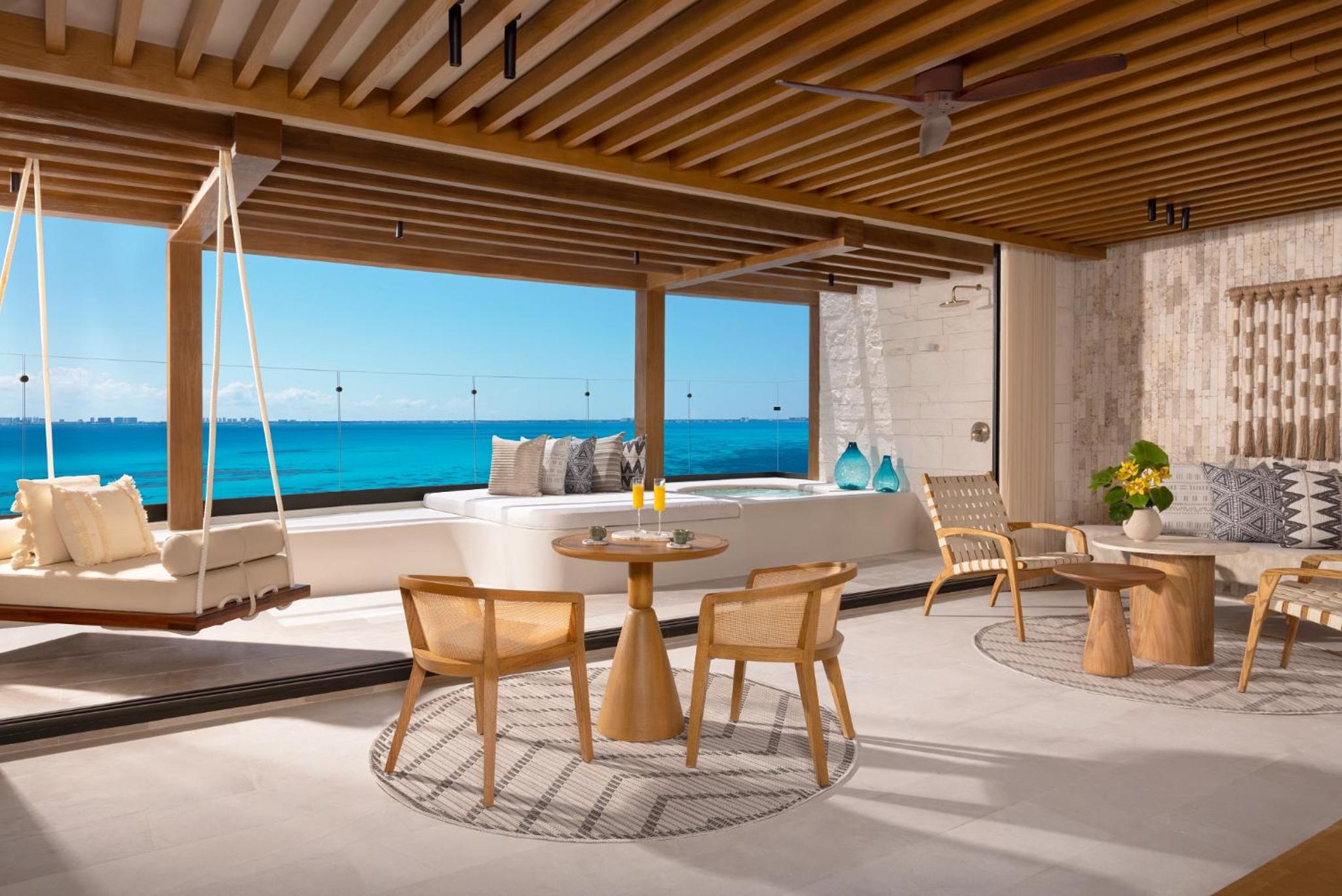 Oceanfront Honeymoon Suite - Photo 6