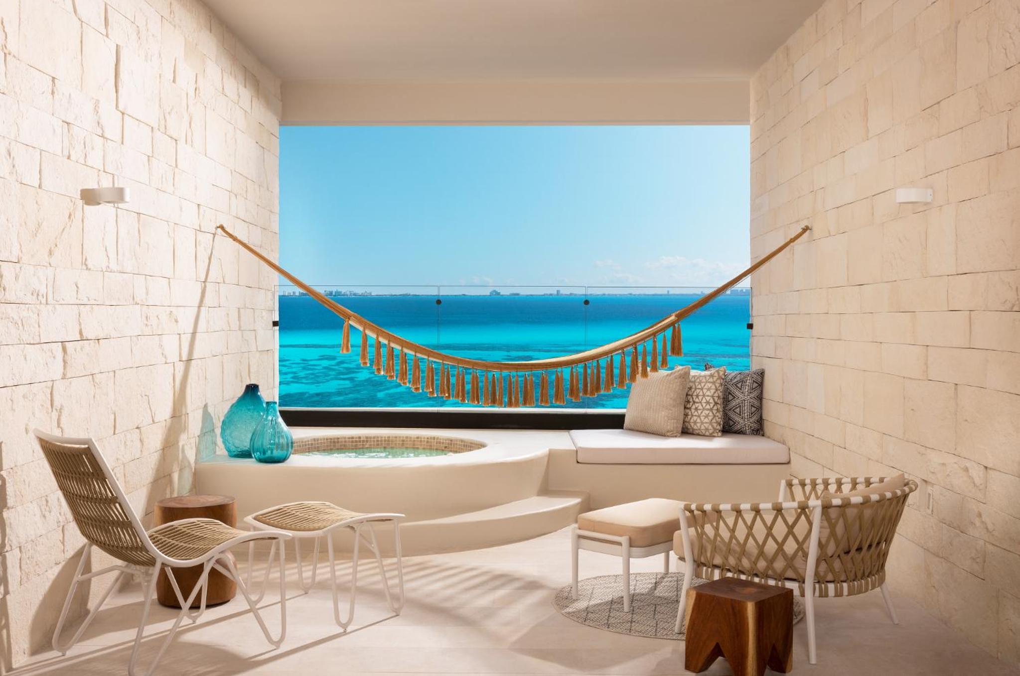 Signature Oceanfront Junior Double Suite with Hot Tub - Photo 2