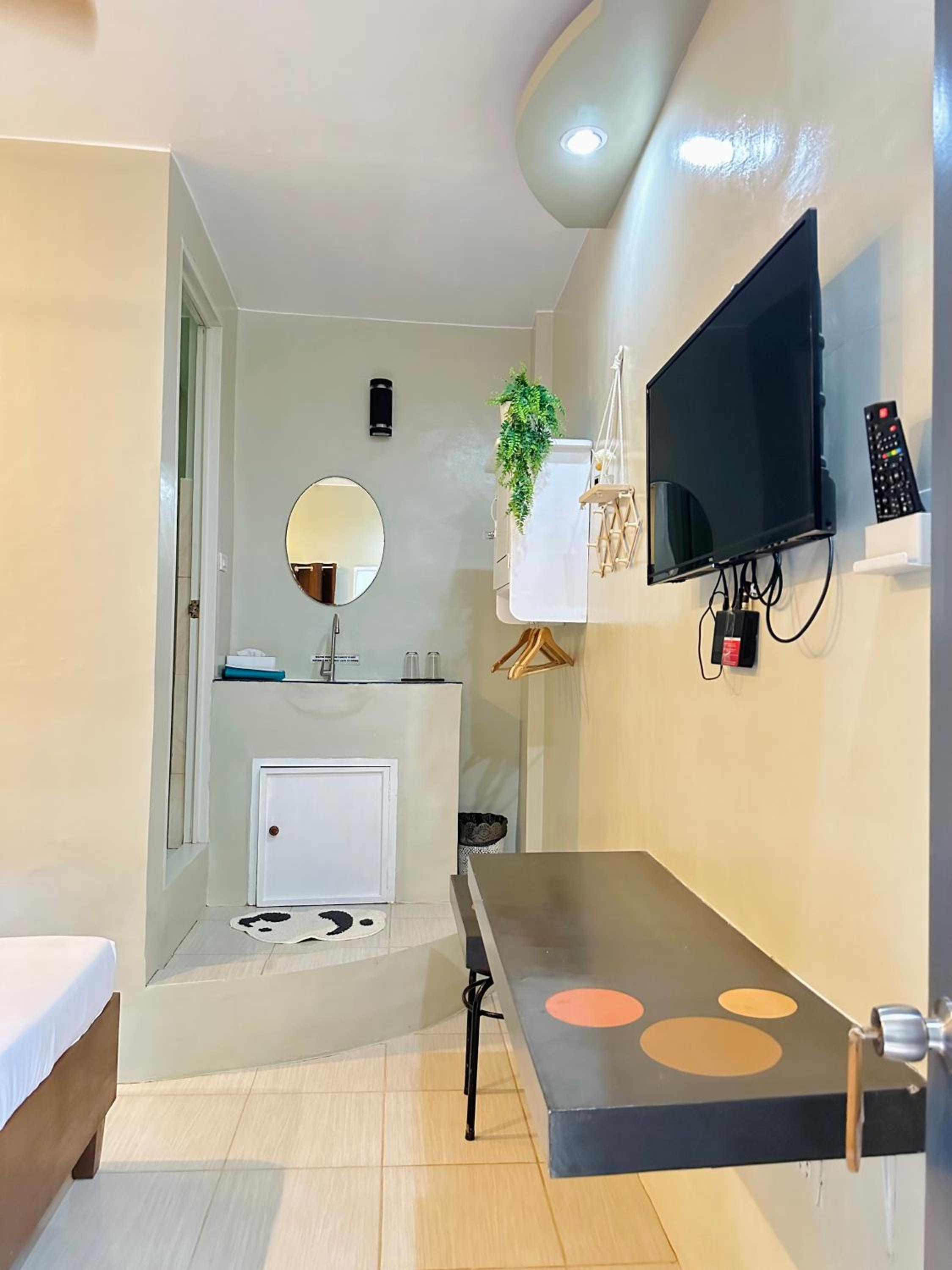 Standard Double or Twin Room - Photo 5