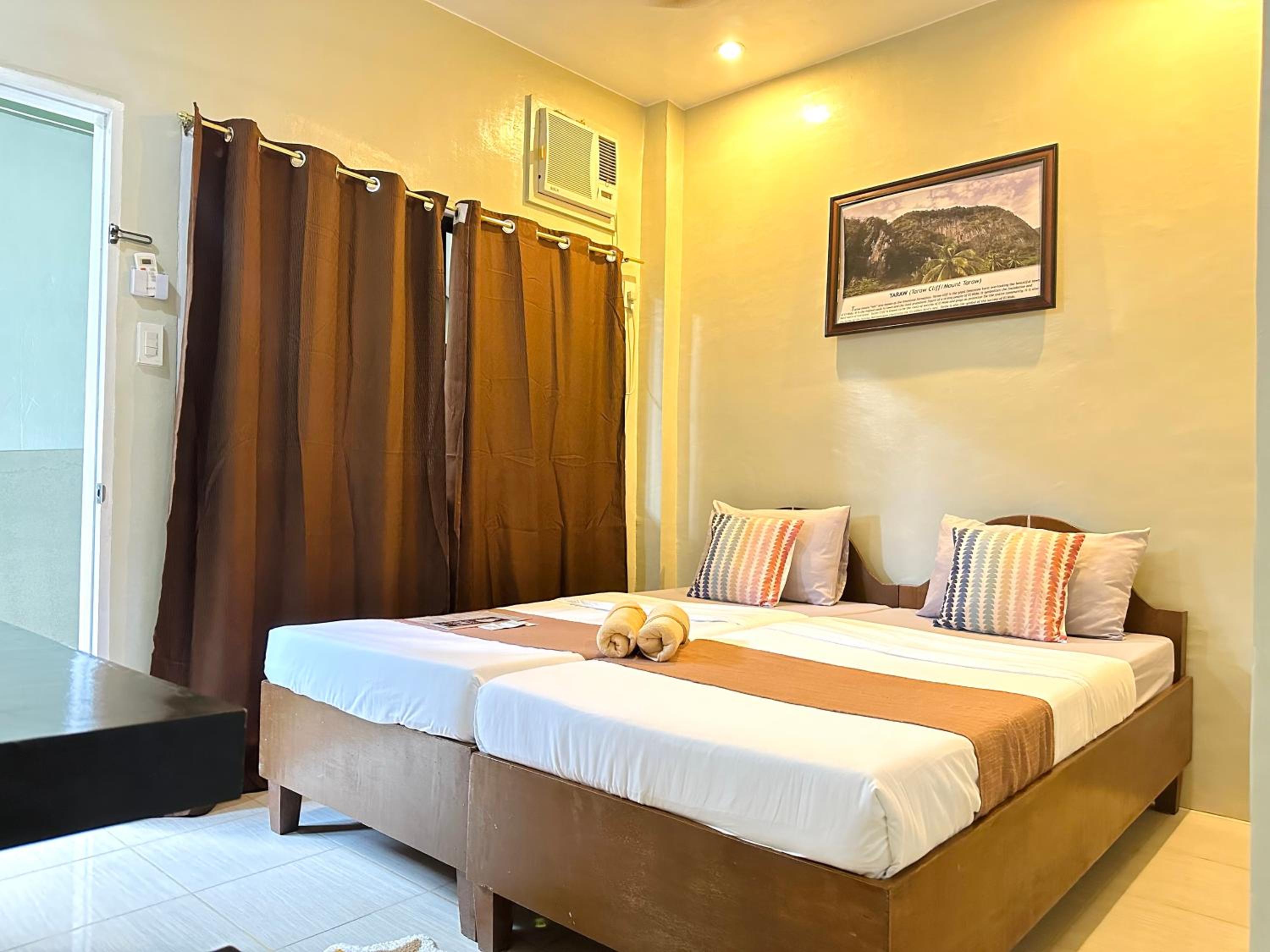 Standard Double or Twin Room - Photo 7