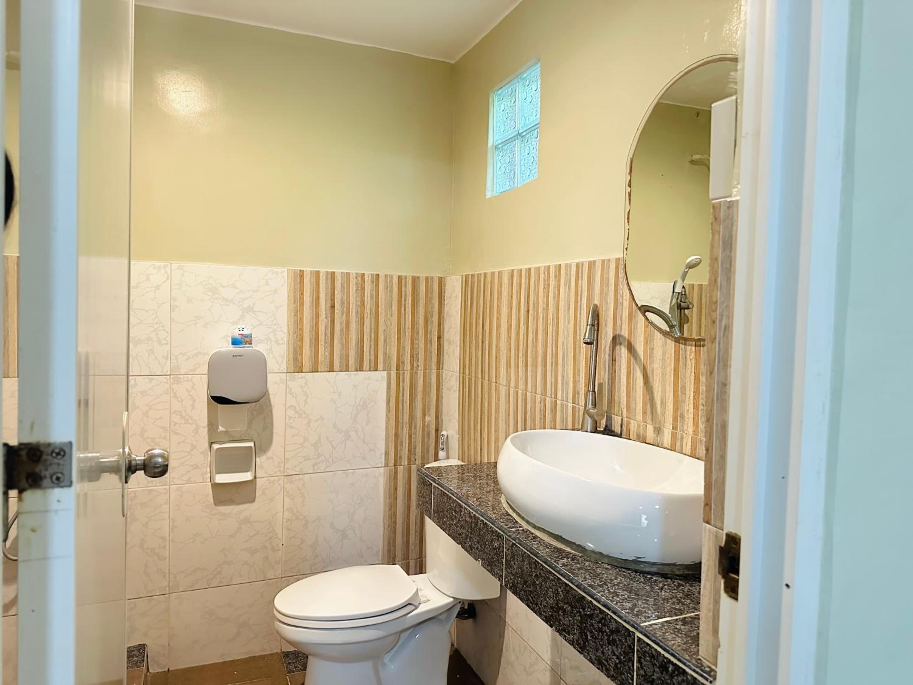 Family Room with Private Bathroom - Photo 4