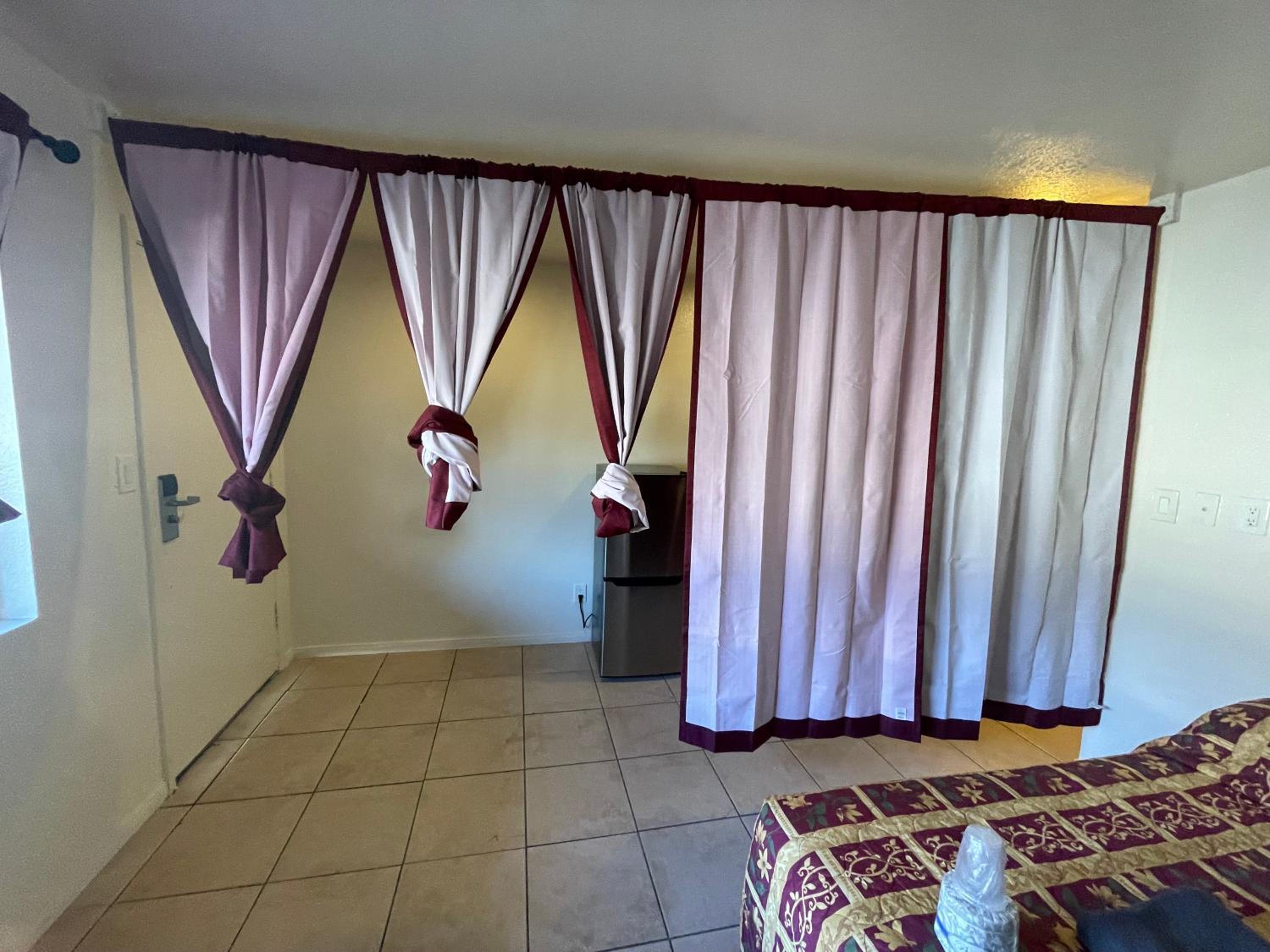 Single Room with Shared Bathroom photo 2