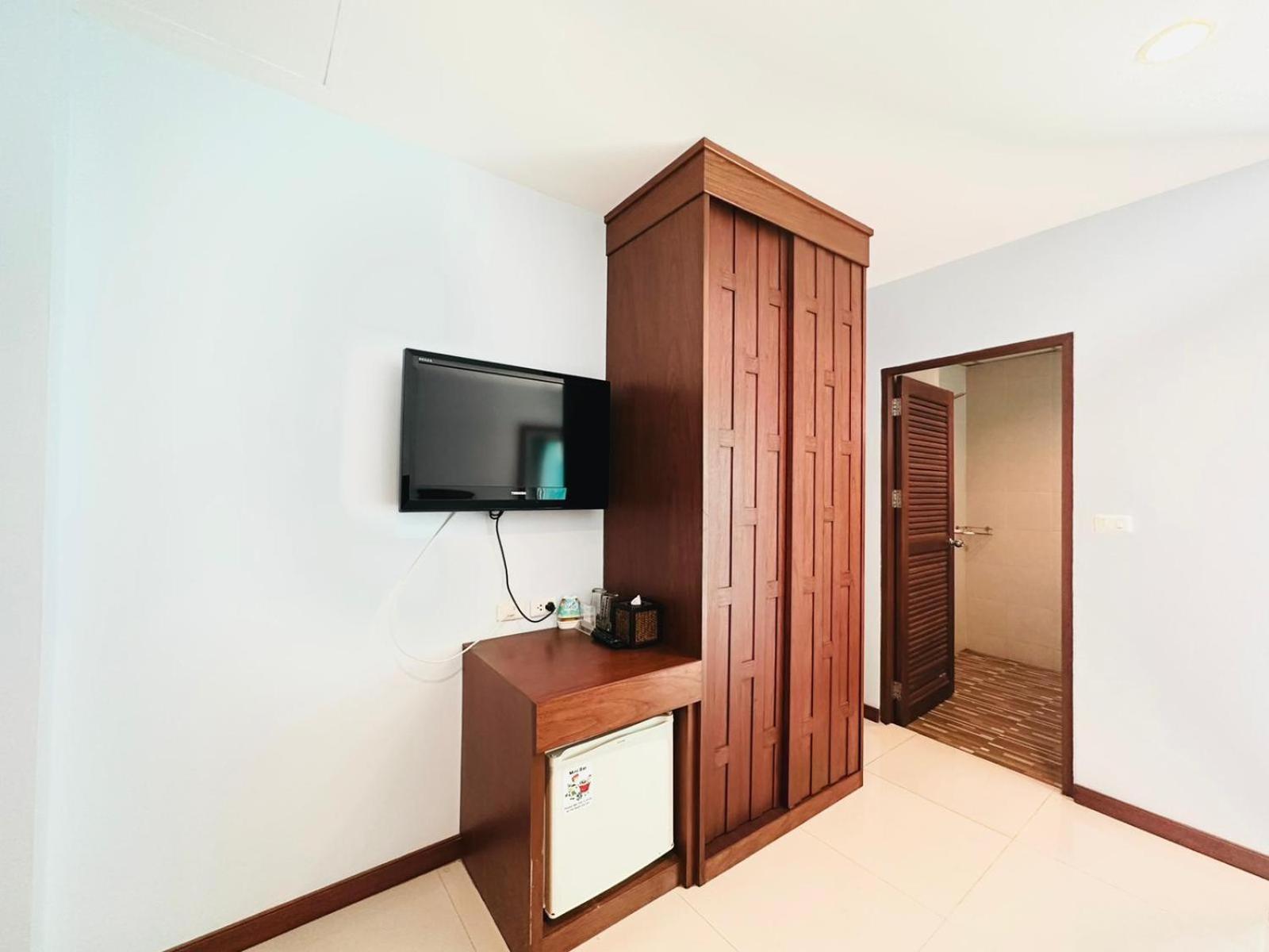 Deluxe Double Room - Photo 9