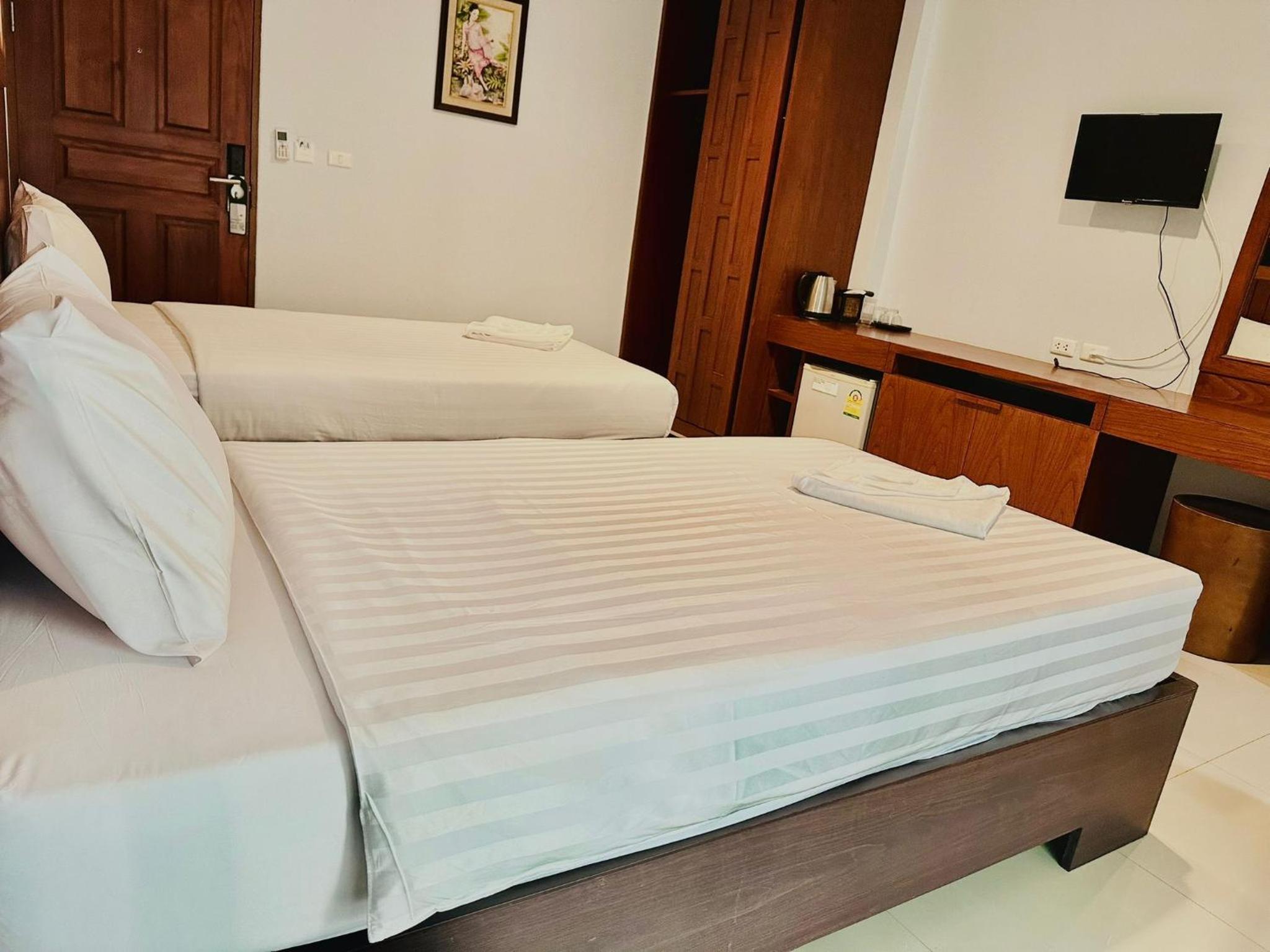 Deluxe Twin Room - Photo 2