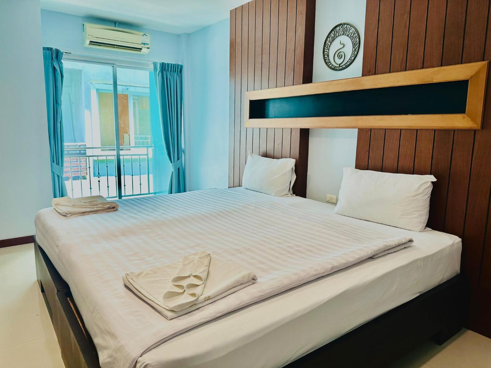 Deluxe Double Room - Photo 8