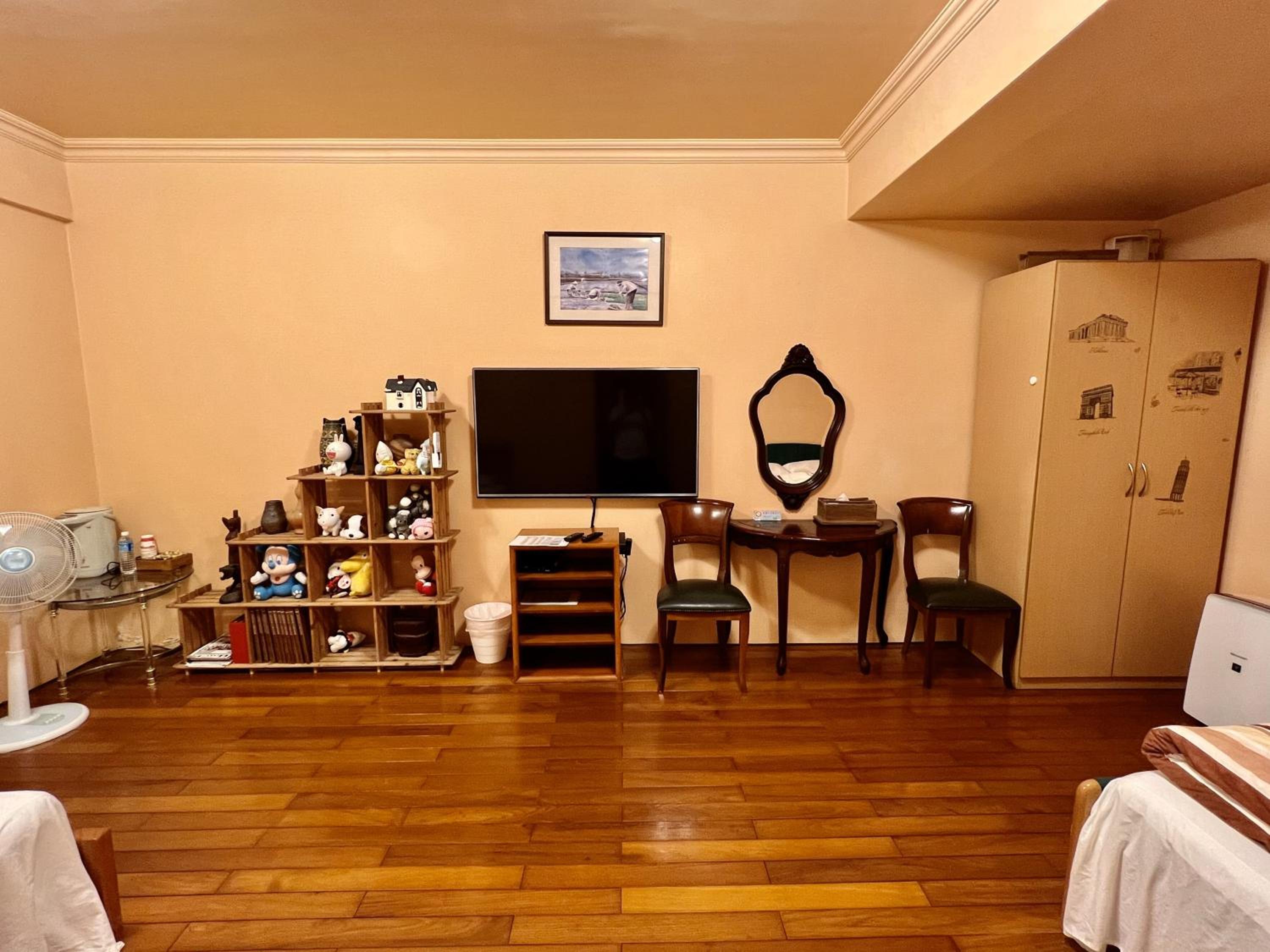 Quadruple Room with Shared Bathroom photo 2