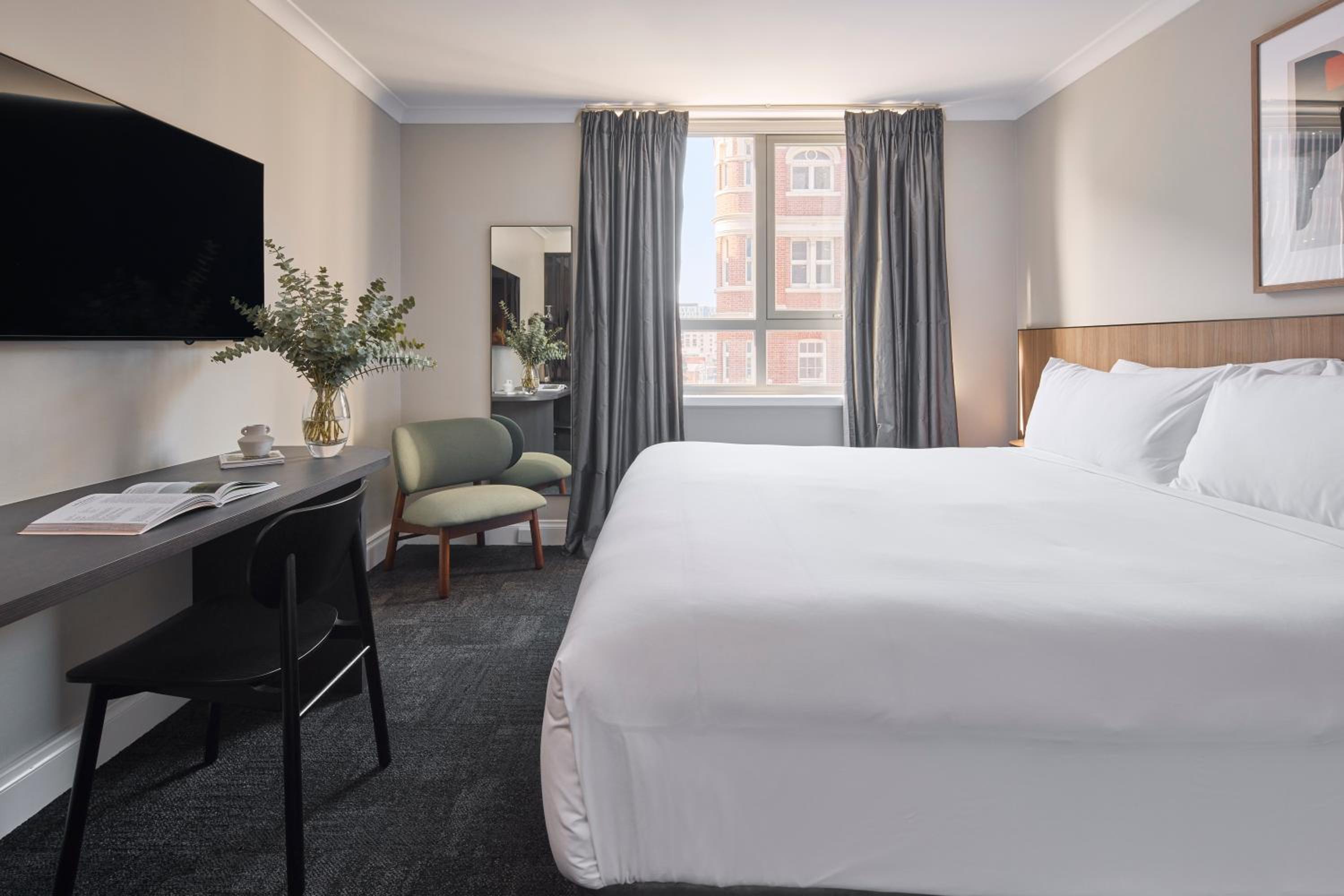 Deluxe King Room - Photo 3