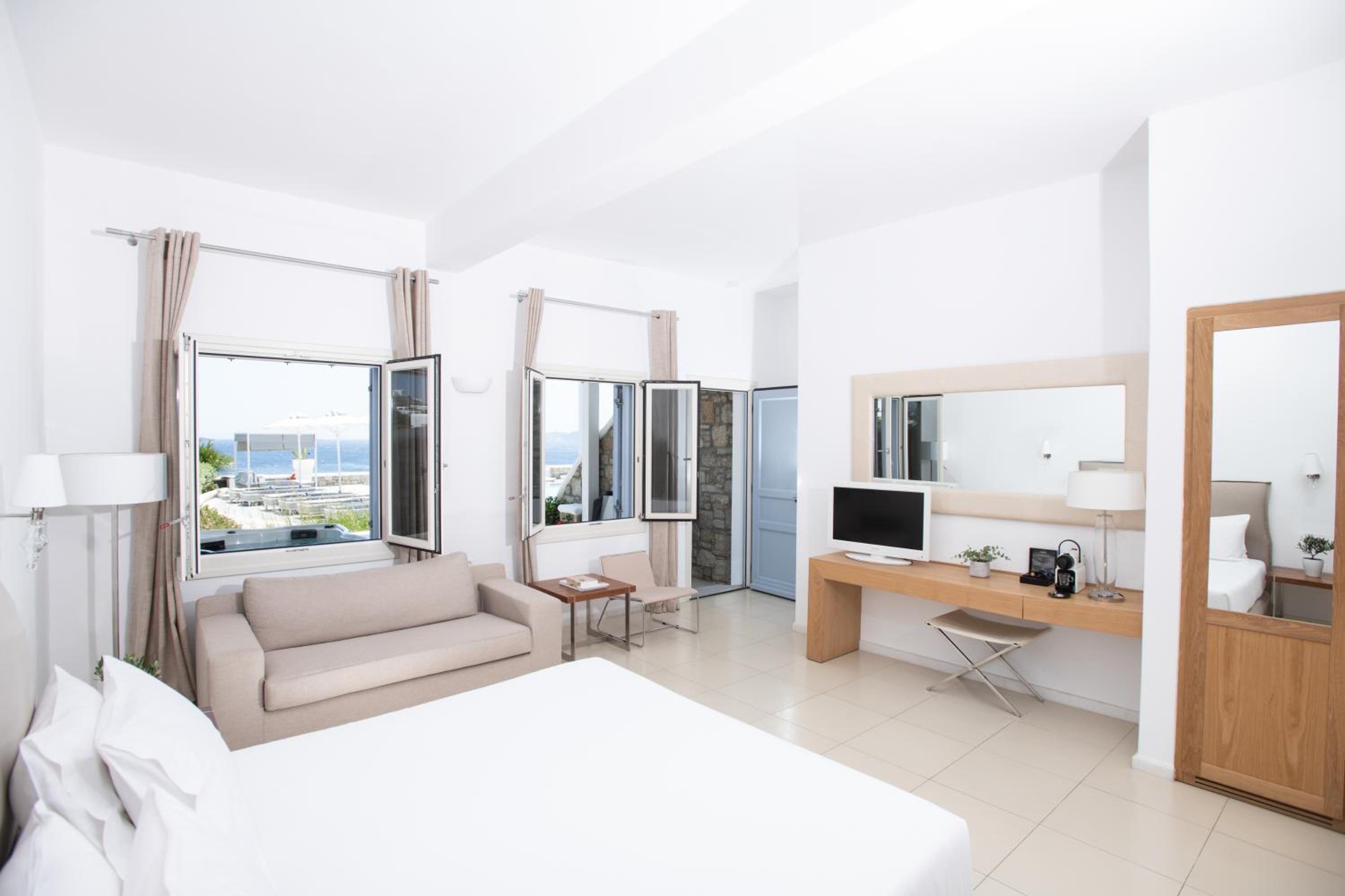 Deluxe Suite with Sea View and Outdoor Hot Tub - Photo 1