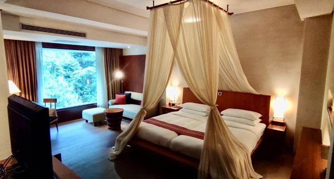 Twin Room with Lake View - Photo 5