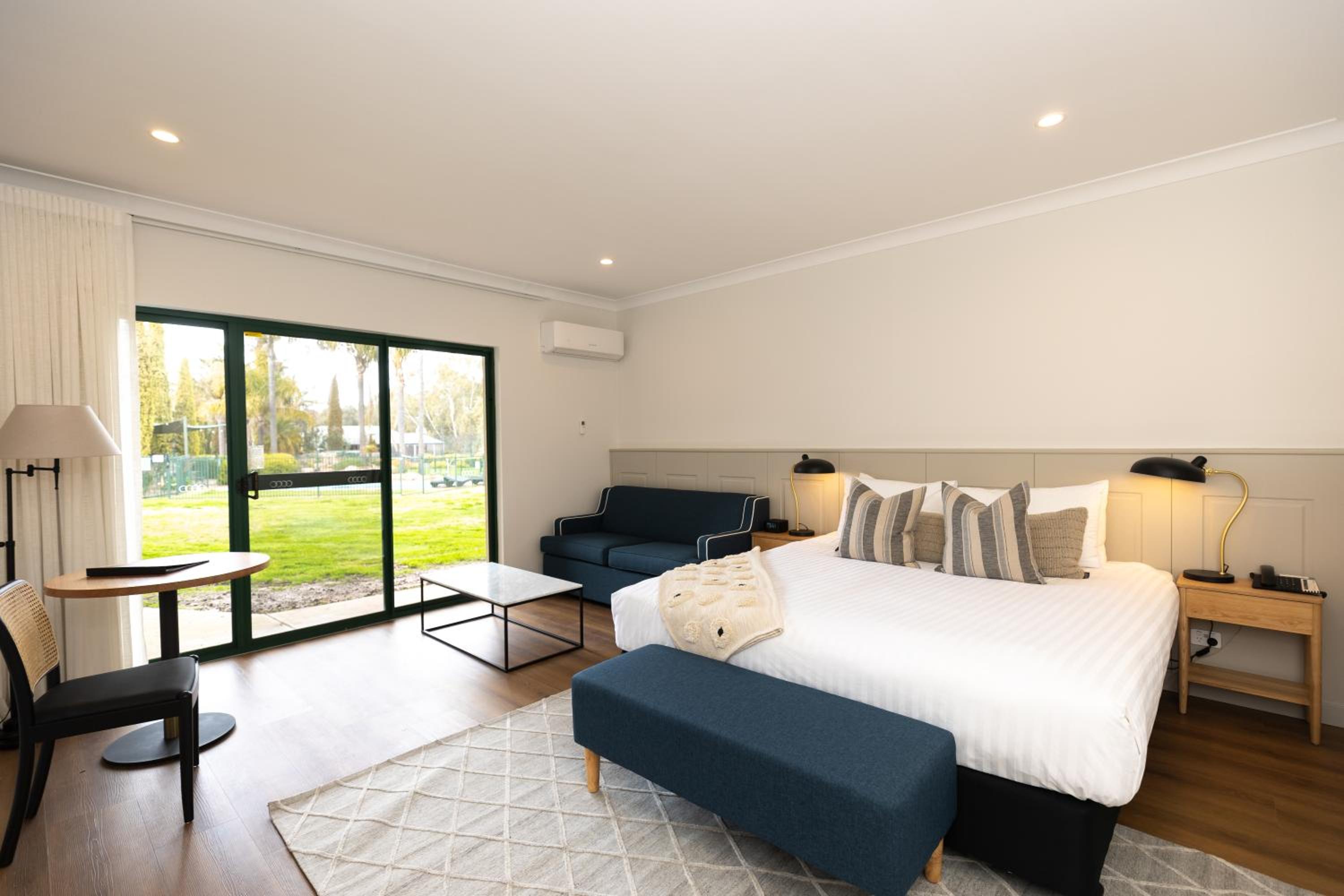 Deluxe Room - Photo 7