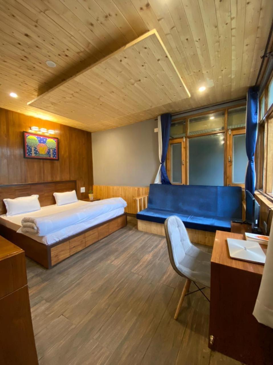 King Studio with Sofa Bed photo 2
