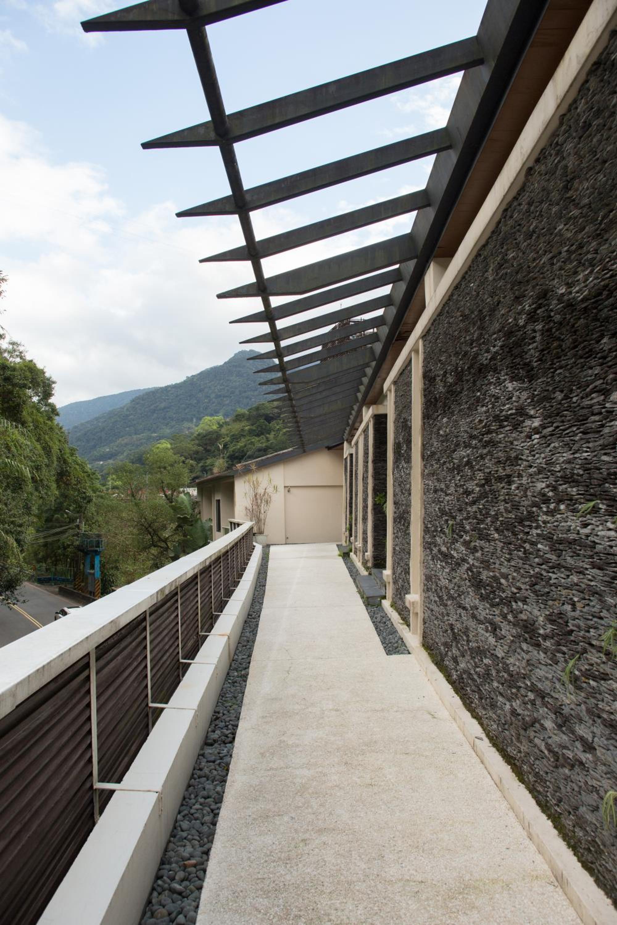 Twin Room with Balcony - Photo 7
