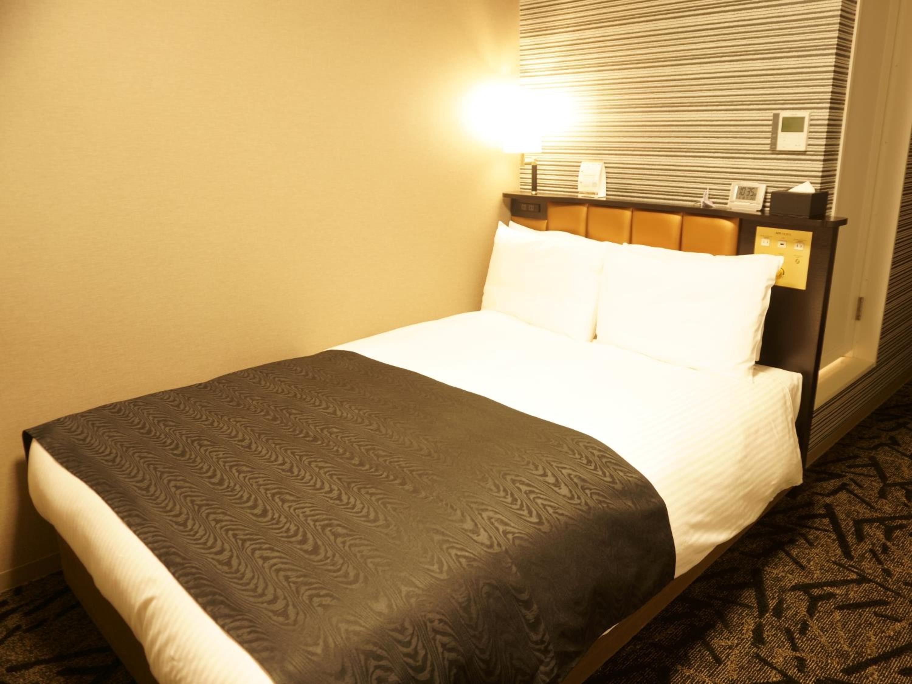 Double Room - Non-Smoking  - Photo 9