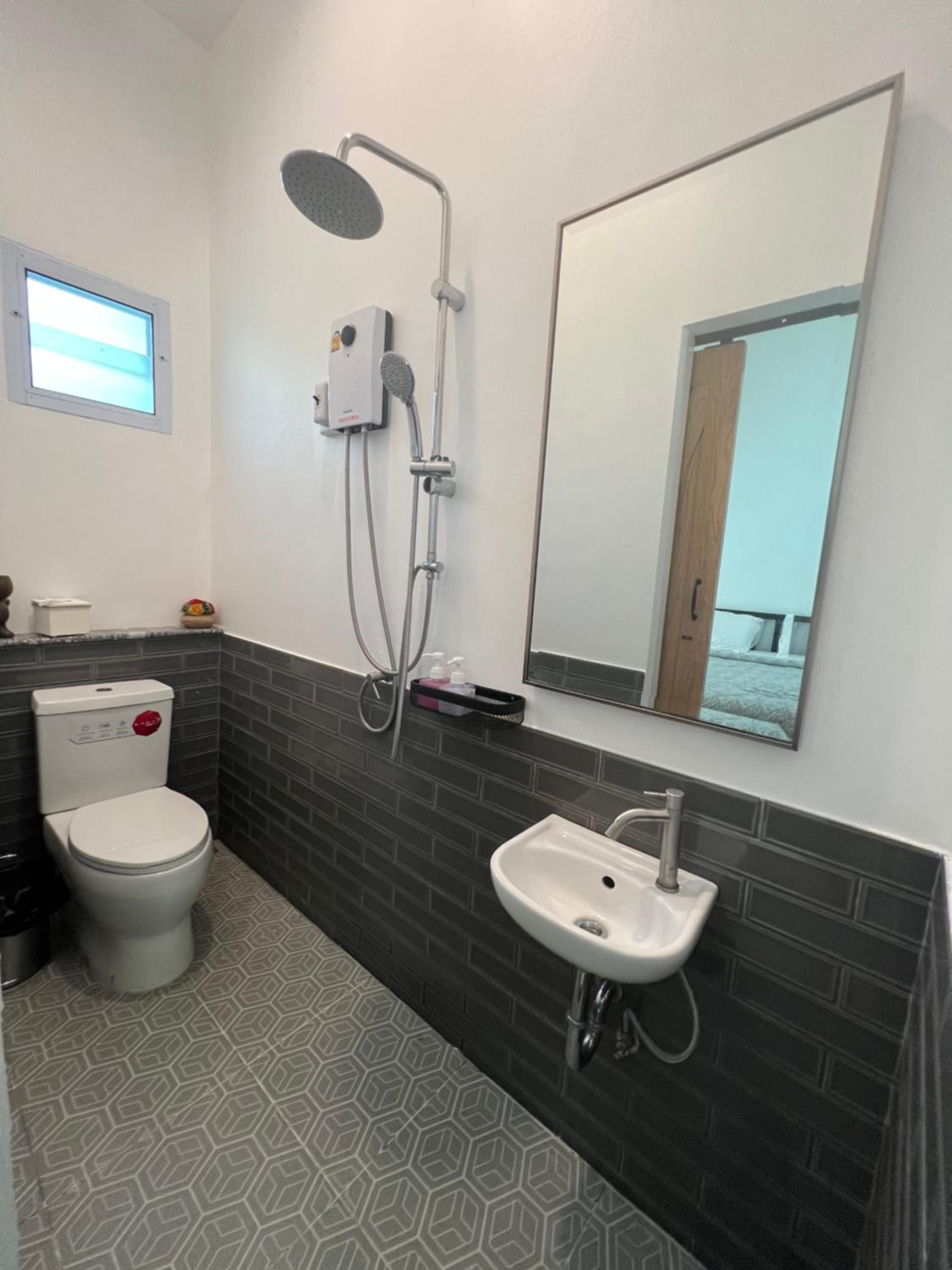 Two-Bedroom House - Photo 16