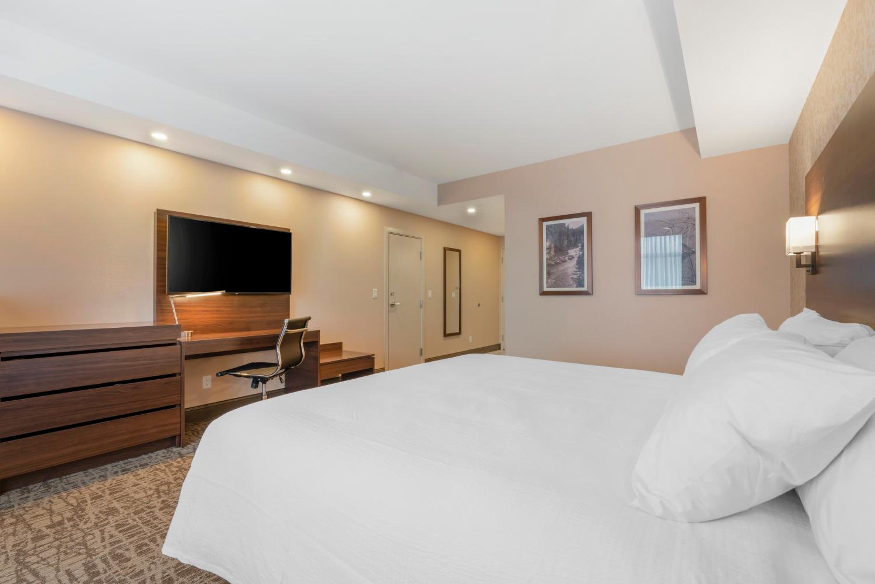 King Room with Walk-in Shower - Non-Smoking