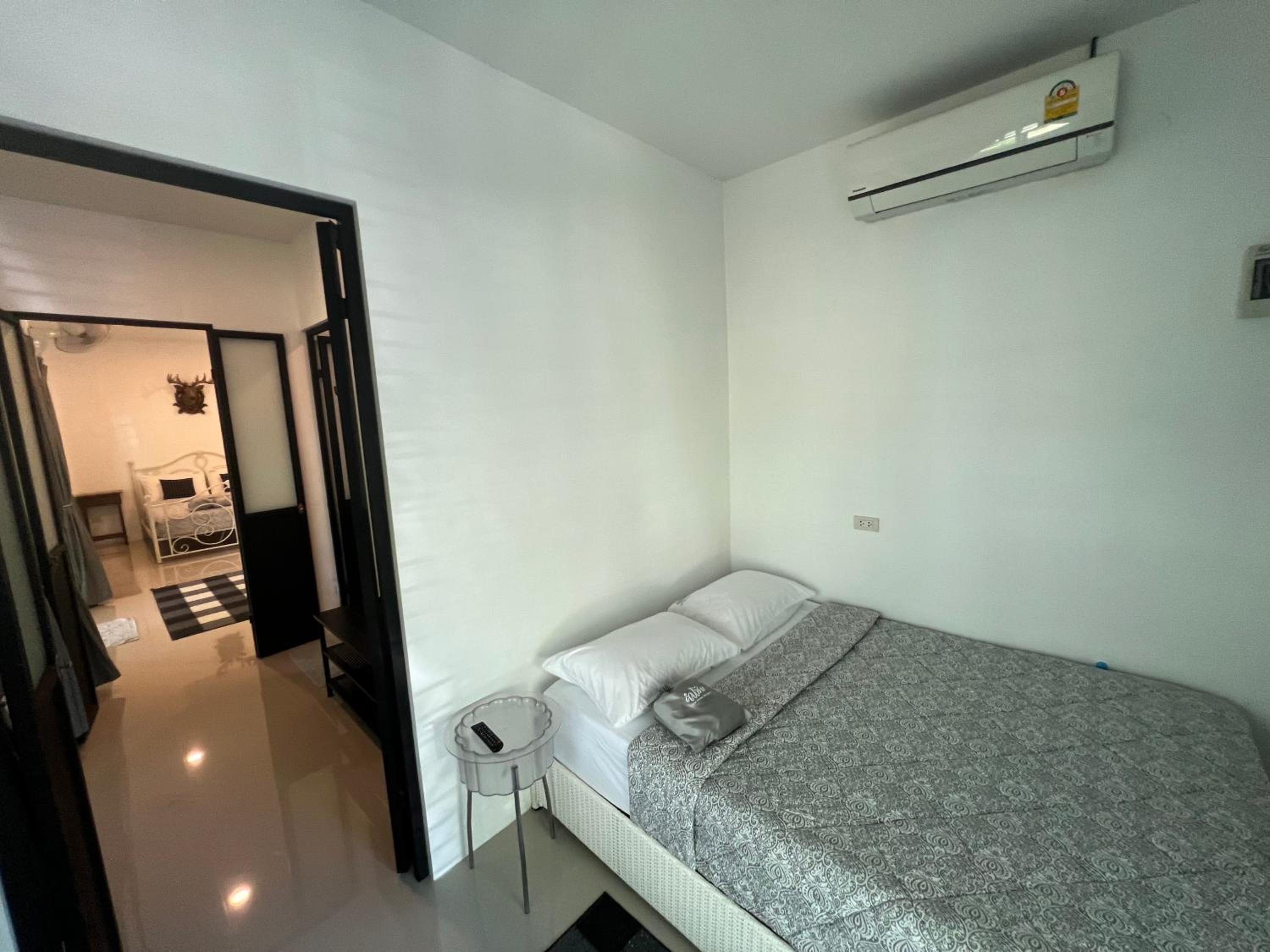 Two-Bedroom House - Photo 18