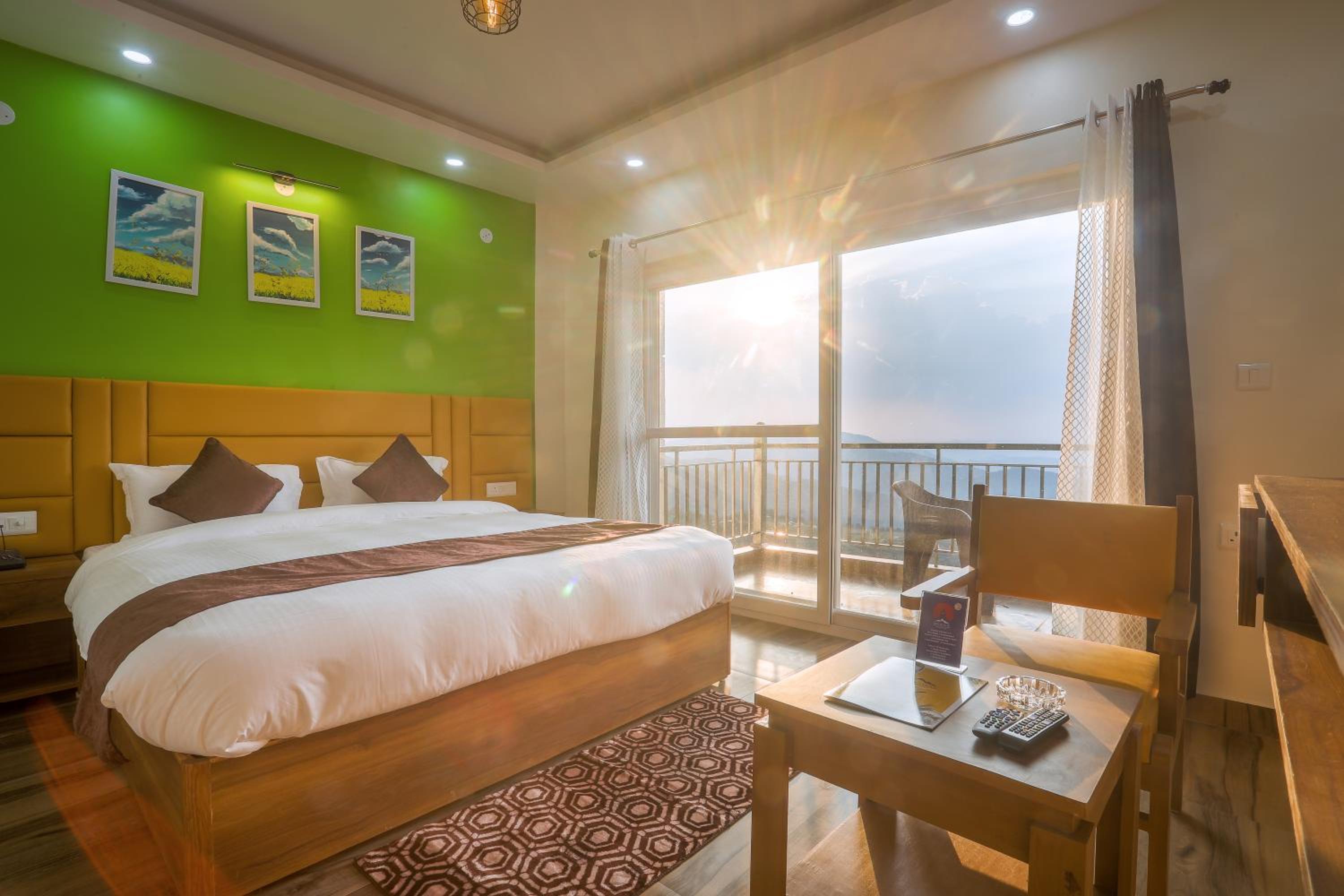 Deluxe Double or Twin Room with Mountain View