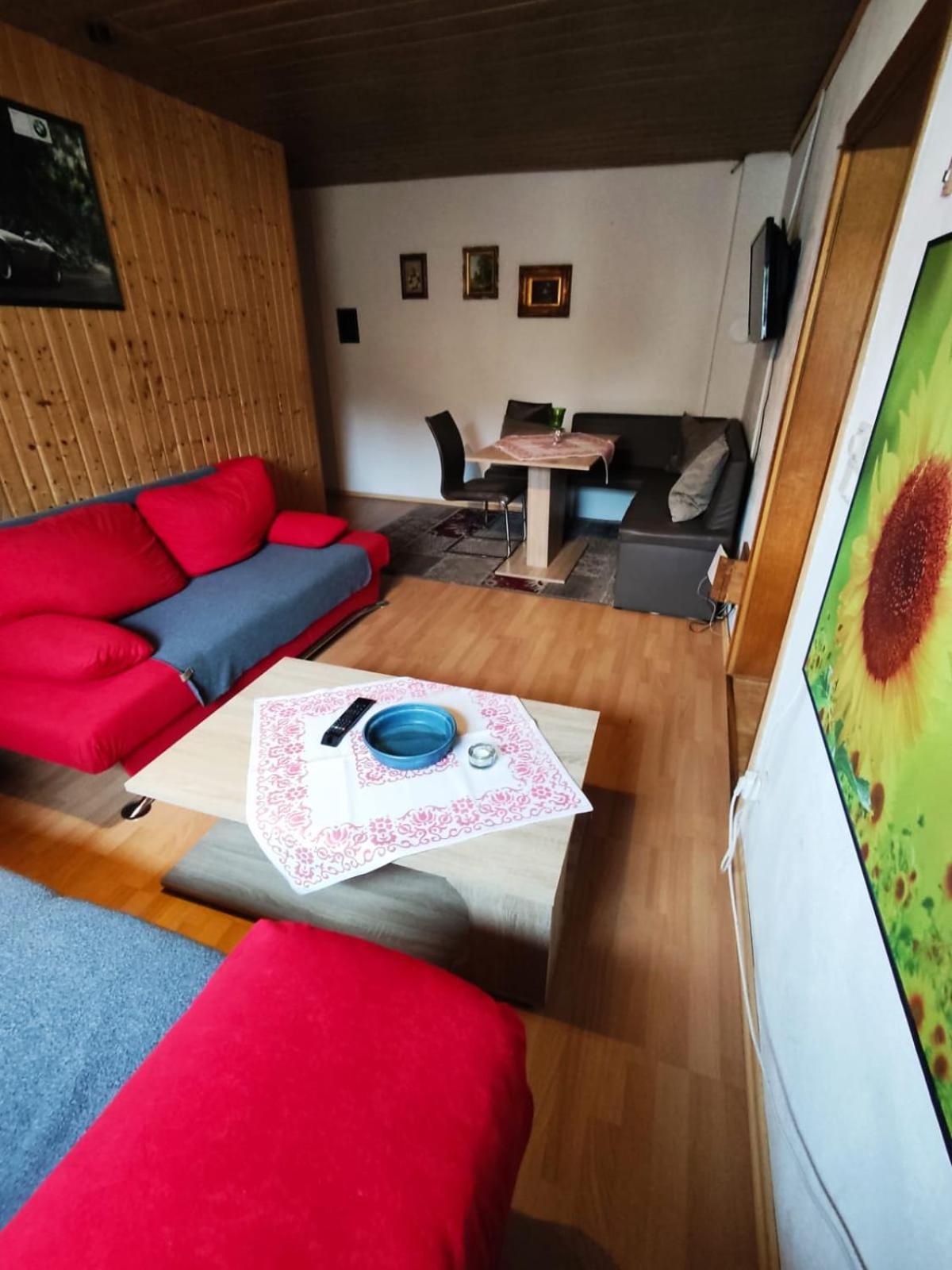 Five-Bedroom House photo 1